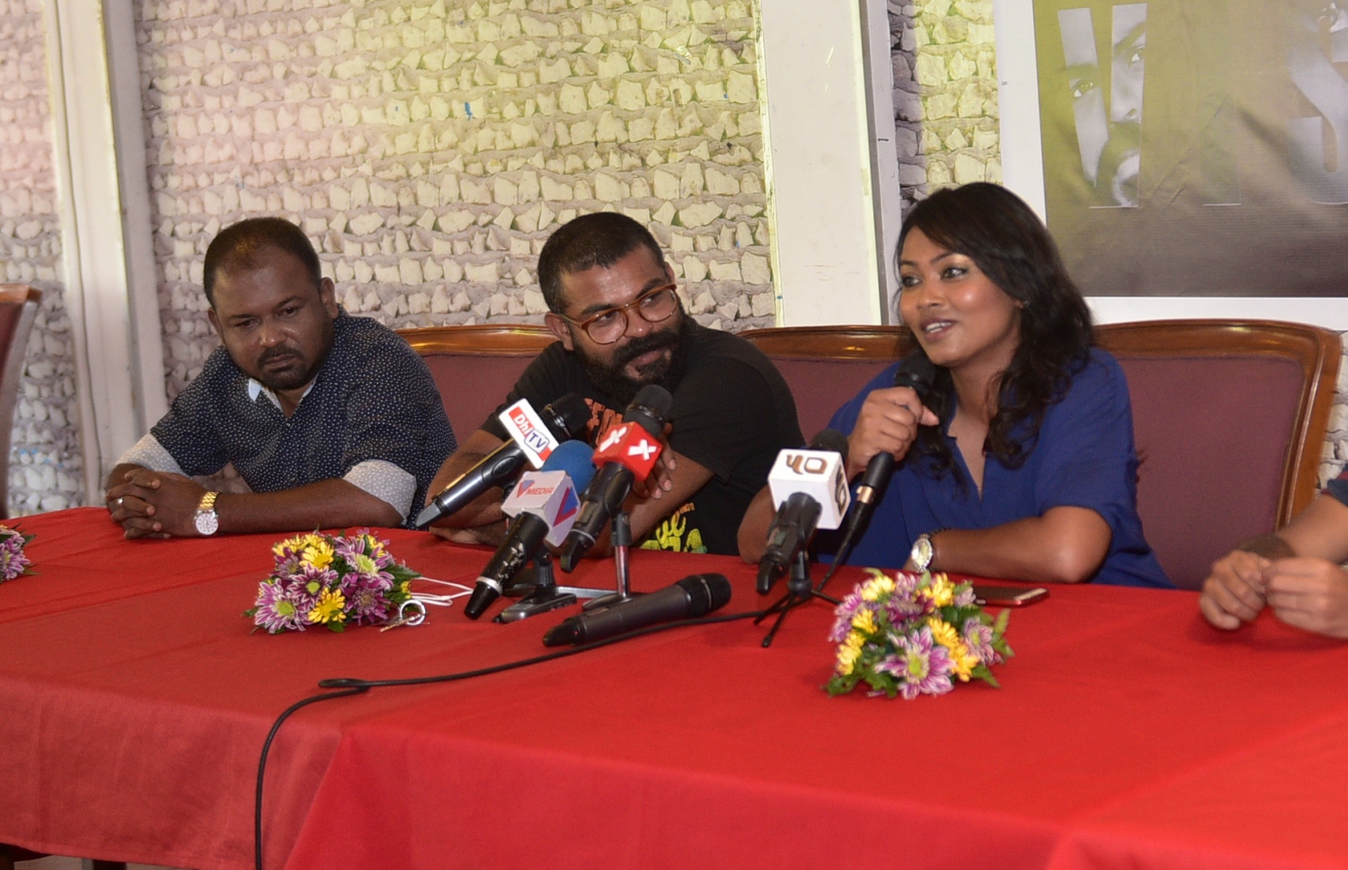 ޔާރާ ޕްރޮޑަކްޝަންގެ ފަރާތުން ރިޝްމީ މިއަދު ވާހަކަދައްކަނީ. -- ފޮޓޯ: މުހައްމަދު ޝަރުހާން