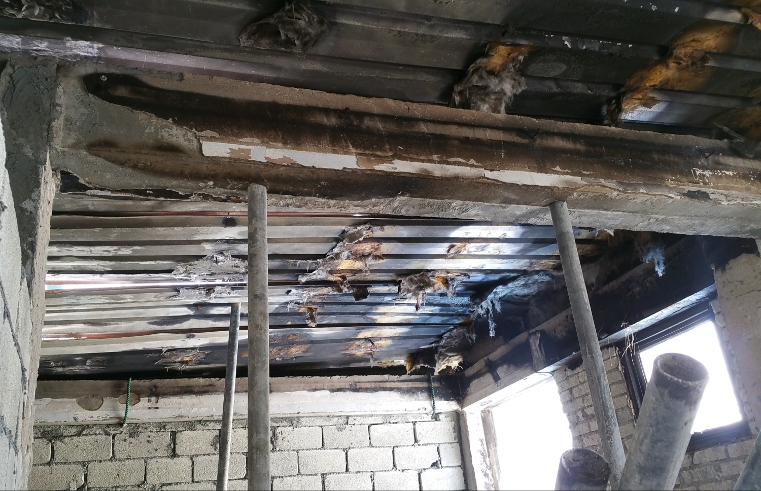 ކޯސްޓްލައިން ހާޑްވެއާގައި ހިނގި އަލިފާނުގެ ހާދިސާއާ ގުޅިގެން ގެއްލުން ލިބުނު ގެއެއް. --ފޮޓޯ: ހުސެއިން ޝަޔާހު/މިހާރު