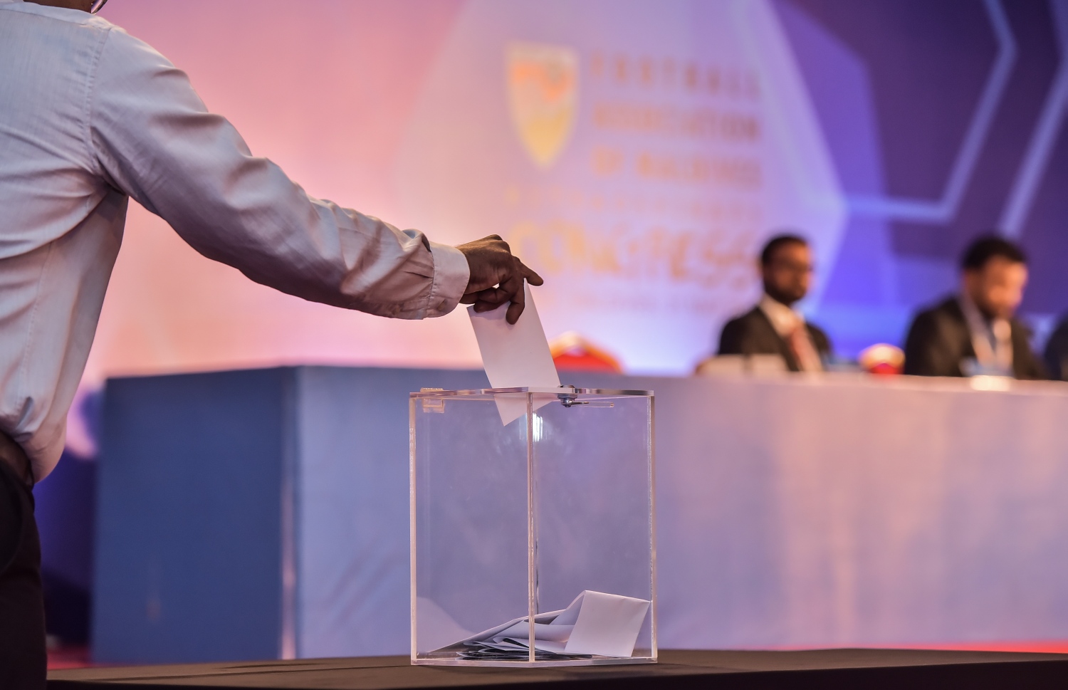 މާލެ: 31 މޭ 2016، އެފްއޭއެމްގެ އިންތިހާބީ ކޮންގްރެސް ތެރެއިން. މި އިންތިހާބު ކާމިޔާބުކޮށް ރައީސަކަށް ހޮވުނީ އަހުމަދު ތޯރިގް (ޓޮމް).-- ފޮޓޯ:ނިޝާން އަލީ/މިހާރު