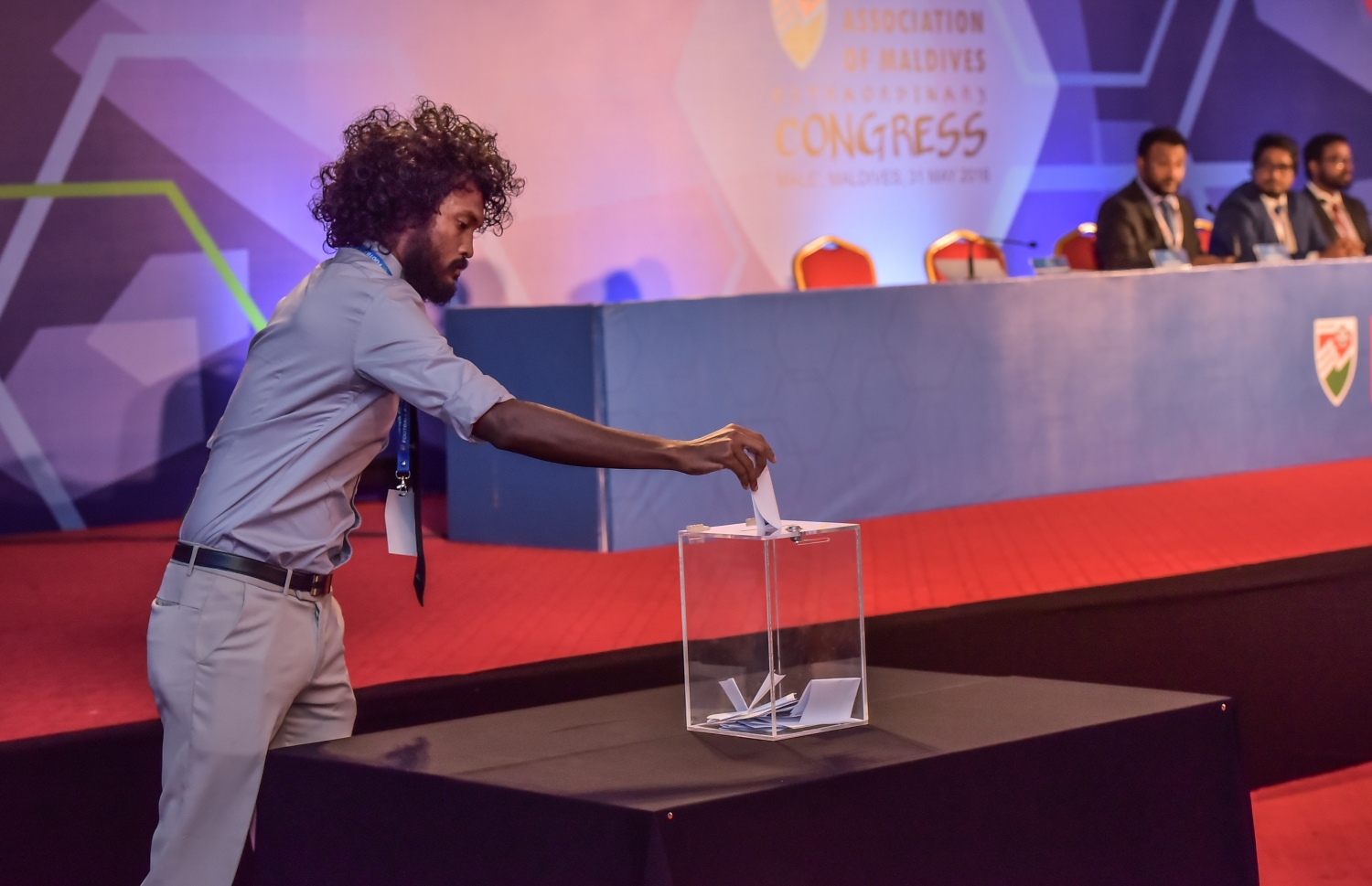 މާލެ: 31 މޭ 2016، އެފްއޭއެމްގެ އިންތިހާބީ ކޮންގްރެސް ތެރެއިން. މި އިންތިހާބު ކާމިޔާބުކޮށް ރައީސަކަށް ހޮވުނީ އަހުމަދު ތޯރިގް (ޓޮމް).-- ފޮޓޯ:ނިޝާން އަލީ/މިހާރު