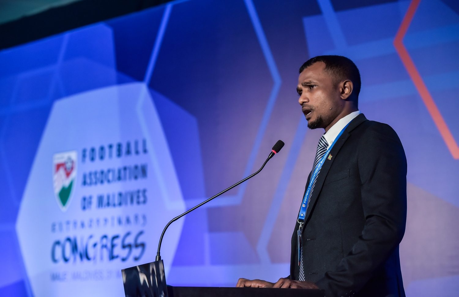 މާލެ: 31 މޭ 2016، އެފްއޭއެމްގެ އިންތިހާބީ ކޮންގްރެސް ތެރެއިން އެފްއޭއެމްގެ ރައީސް ވާހަކަފުޅު ދައްކަވަނީ. މި އިންތިހާބު ކާމިޔާބުކޮށް ރައީސަކަށް ހޮވުނީ އަހުމަދު ތޯރިގް (ޓޮމް).-- ފޮޓޯ:ނިޝާން އަލީ/މިހާރު