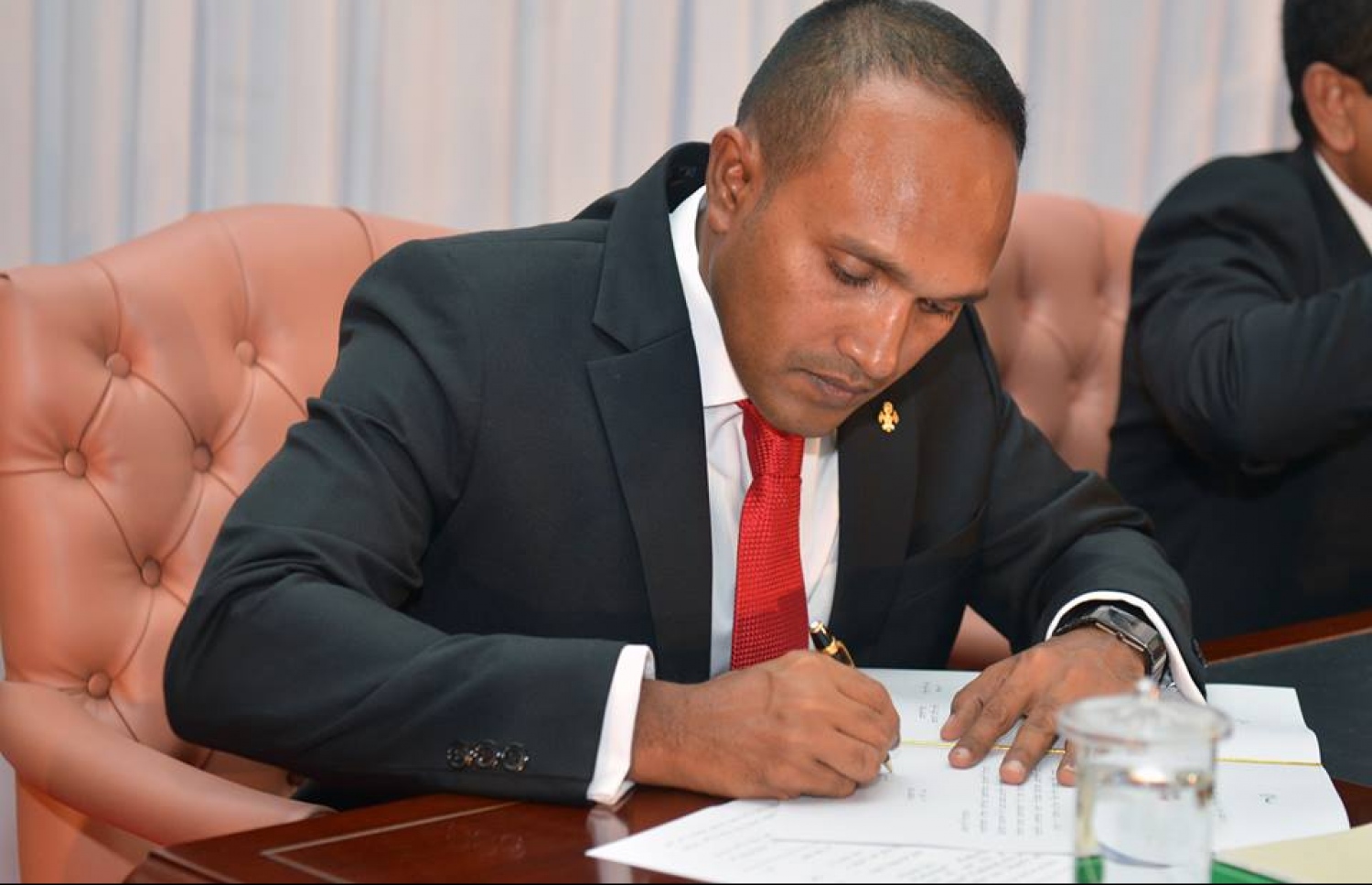 އިދިކޮޅު އިއްތިހާދުގެ ލީޑަރު ޖަމީލް: އެމަނިކުފާނަށް ތުހުމަތުކުރެވޭ މައްސަލައެއް ފުލުހުން އަންނަނީ ބަލަމުން