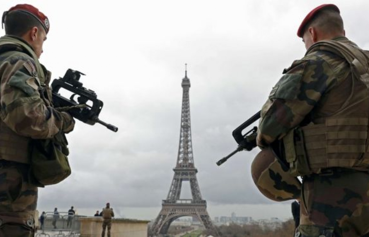 ފްރާންސަށް ދިން ޓެރަރިސްޓް ހަމަލާއާ ގުޅިގެން އަދިވެސް އެ ގައުމުގައި ވަނީ ކުއްލި ހާލަތު އިއުލާންކޮށްފައި. --ފޮޓޯ:ބީބީސީ