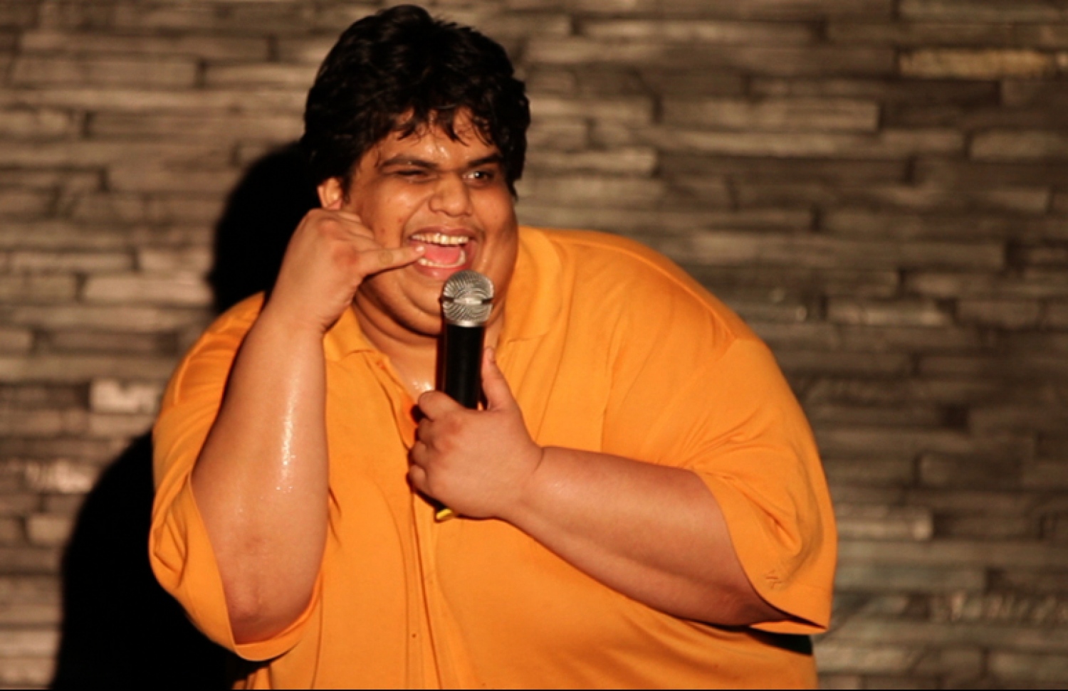 ލަތާ އާއި ސަޗިންގެ ވީޑިއޯ ތައްޔާރުކުރި ކޮމޭޑިއަން ތަންމޭ