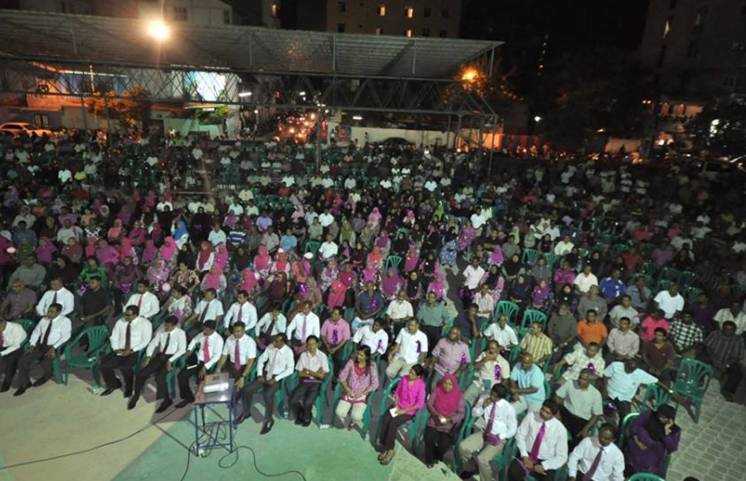 ޕީޕީއެމް ޖަލްސާއެއްގައި އެ ޕާޓީގެ އާއްމު މެމްބަރުން. --ފޮޓޯ: ޕީޕީއެމް