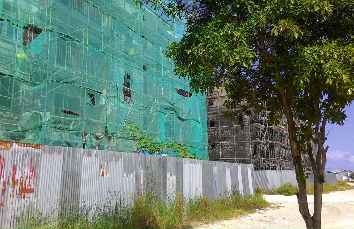 ތިނަދޫގައި އަޅާ ފްލެޓްތައް: ފްލެޓުތަކަށް ގިނަ ބަޔަކު އެދޭނެ ކަމަށް ކައުންސިލުން ލަފާކުރޭ -- މިހާރު ފޮޓޯ