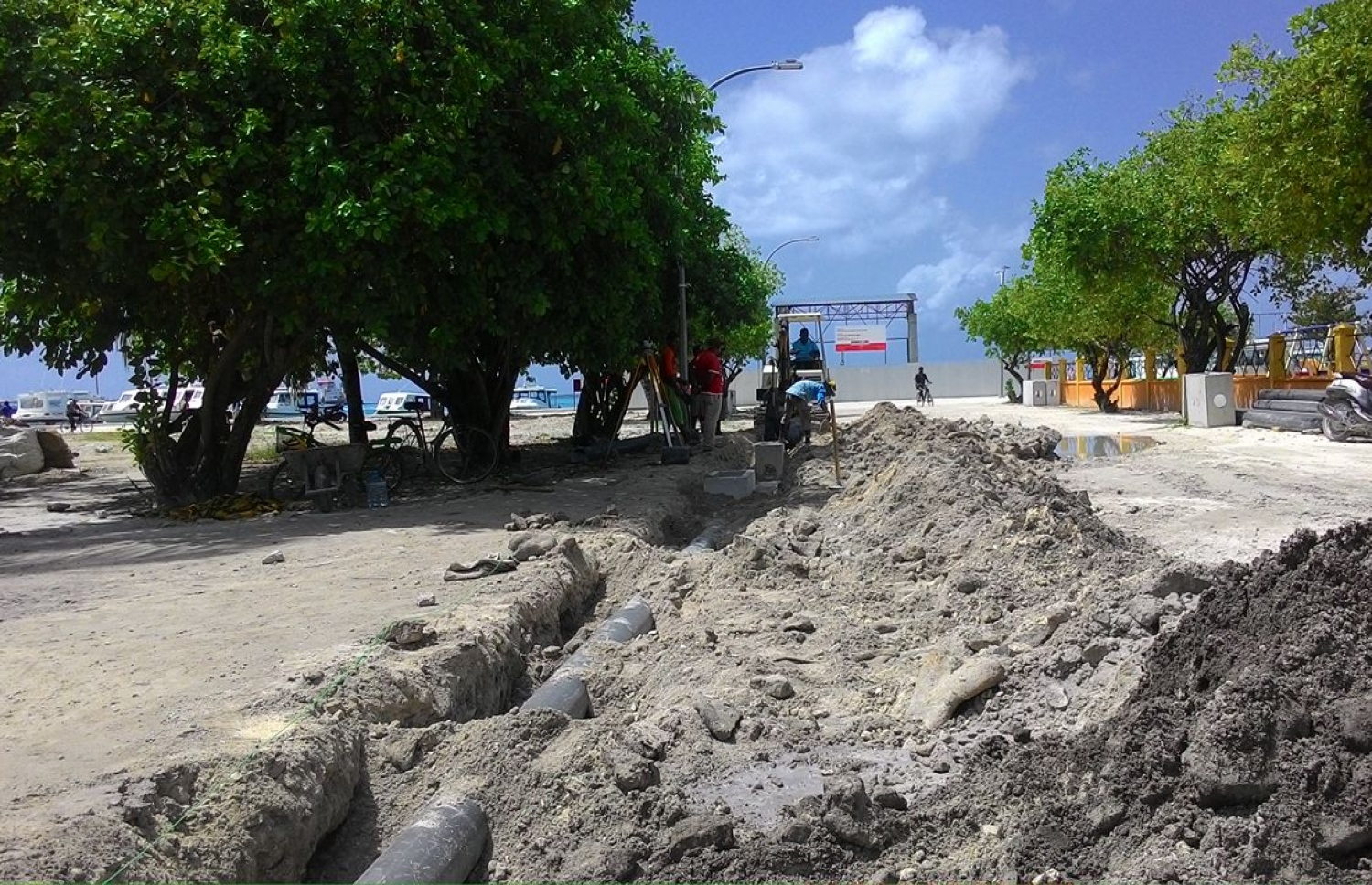 ތިނަދޫގެ މަގު ރަނގަޅު ފެންވަރަކަށް ހެދުމުގެ މަސައްކަތް ކުރަނީ. - މިހާރު ފޮޓޯ