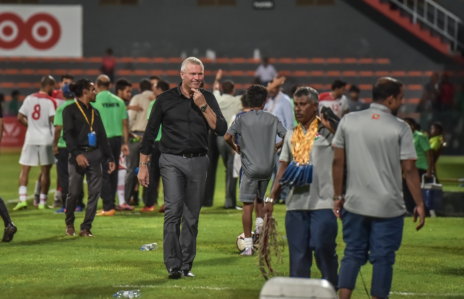 އޭޝިއަން ކަޕް ޕްލޭ އޮފްގައި ޔަމަނާ ދެކޮޅަށް ކުޅުނު މެޗަށް ފަހު ގައުމީ ފުޓްބޯޅަ ޓީމުގެ ކޯޗު ހާބަޓް.-- ފޮޓޯ: ނިޝާން އަލީ/ މިހާރު