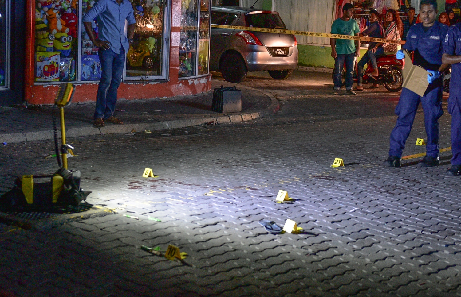 ހުކުރު ވިލޭރޭގެ މަރާމާރީގެ ހެކިތައް ފުލުހުން ދެނެގަންނަނީ: ގޭންގު ކުށްތައް ހުއްޓުވުމުގައި ގައުމު އޮތީ ފެއިލް ވެފައި -- ފޮޓޯ: މިހާރު