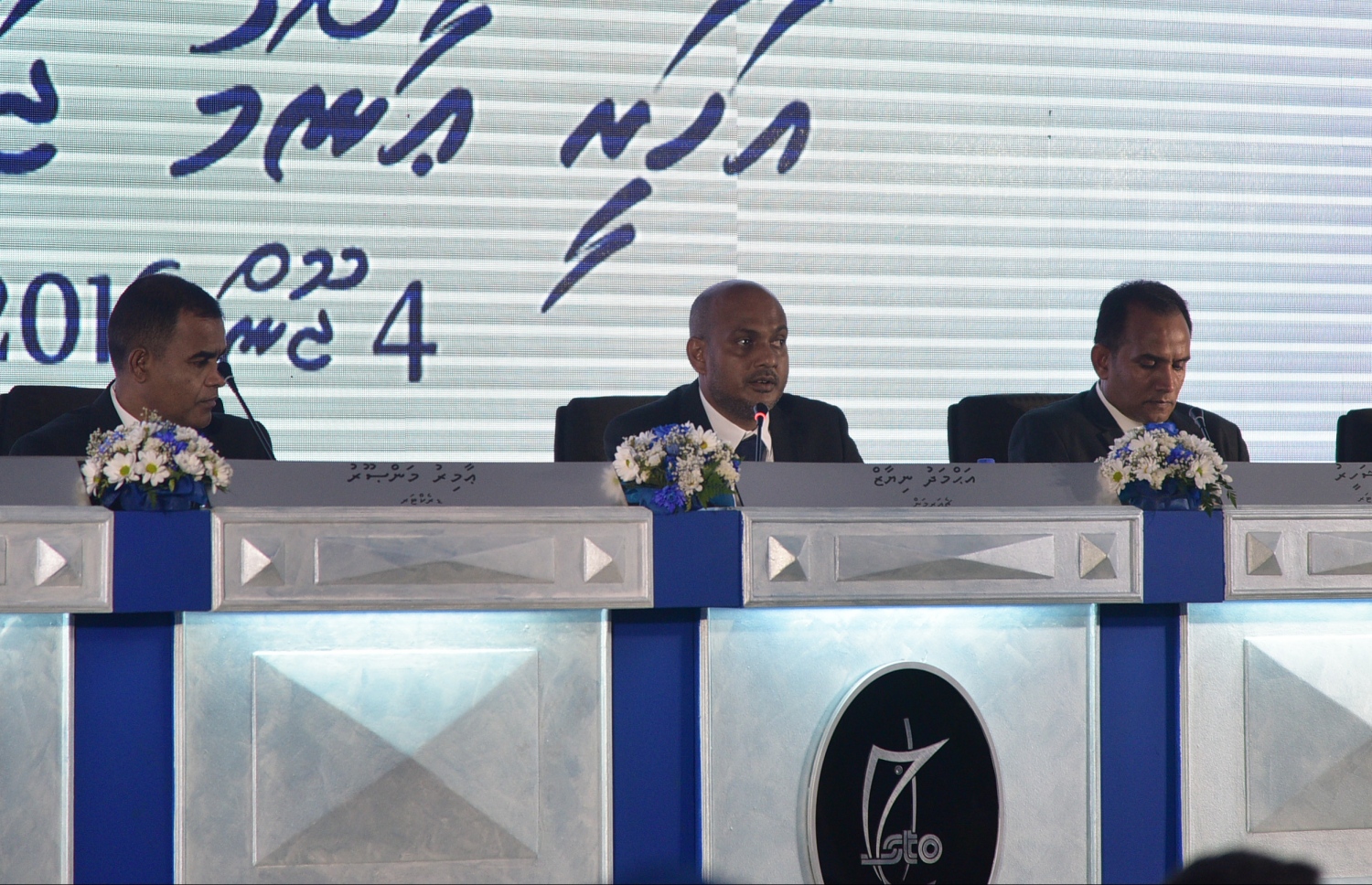 އެސްޓީއޯގެ ޗެއާމަން އަހުމަދު ނިޔާޒް (މ)އަދި އެ ކުންފުނީގެ މެނޭޖިން ޑިރެކްޓަރާއި އެހެން ބޯޑު މެމްބަރުން އަހަރީ އާއްމު ޖަލްސާގައި ބައިވެރިވެވަޑައިގަންނަވަނީ. ފޮޓޯ: މުހައްމަދު ޝަރުހާން /މިހާރު