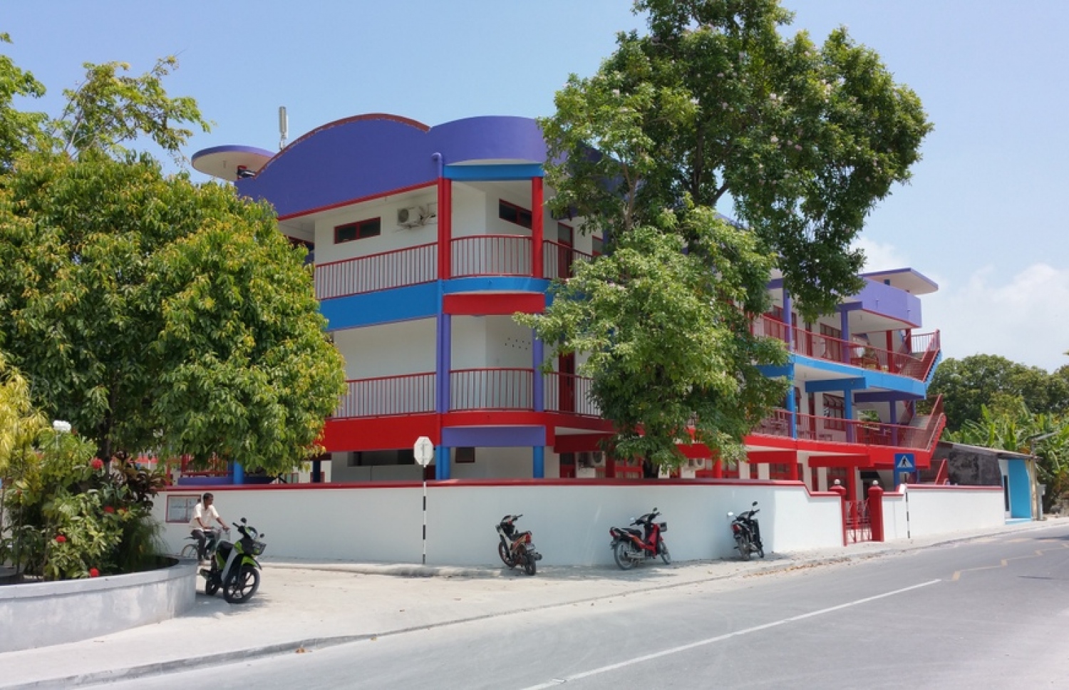 ފޭދޫ ސްކޫލް: ޖާގައިގެ ދަތިކަން ވަރަށް ބޮޑަށް ކުރިމަތިވެފައިވޭ. ފޮޓޯ: އަހުމަދު އަދުޝަން