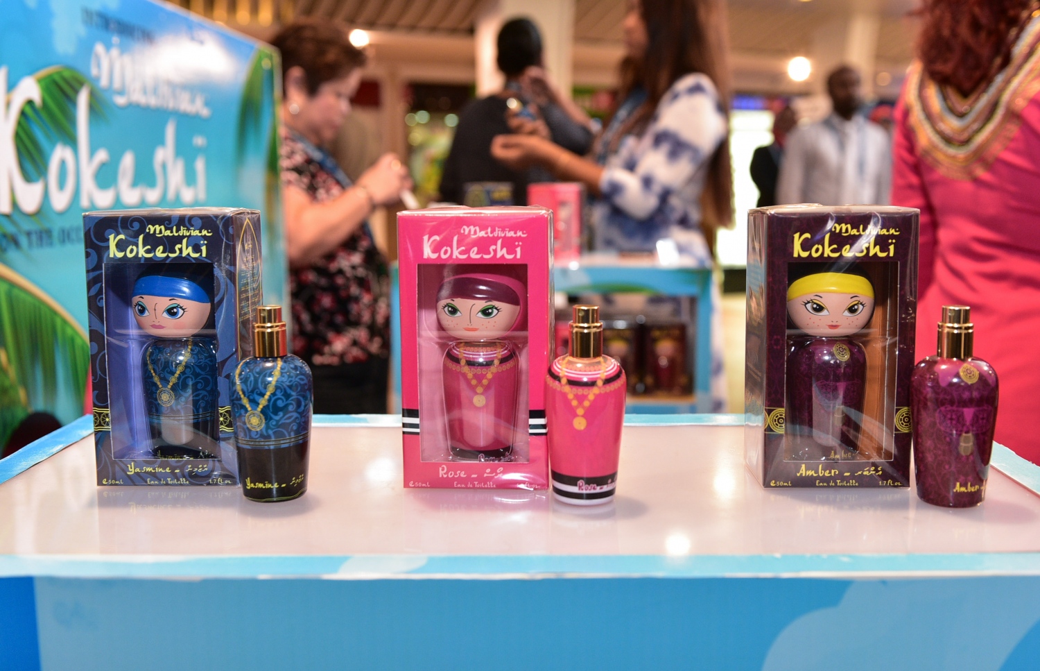 ރާއްޖެ އަށް ހާއްސަ ކޮށްގެން ފްރާންސްގެ ކުންފުންޏަކުން ތައްޔާރު ކޮށްފައިވާ "ކޮކެށި" ސެންޓު ފުޅި: މި ސެންޓު ލިބެން ހުންނާނީ ހަމައެކަނި ޑިއުޓީ ފްރީ ފިހާރަތަކުގައި. -- ފޮޓޯ: މުހައްމަދު ޝަރުހާން /މިހާރު