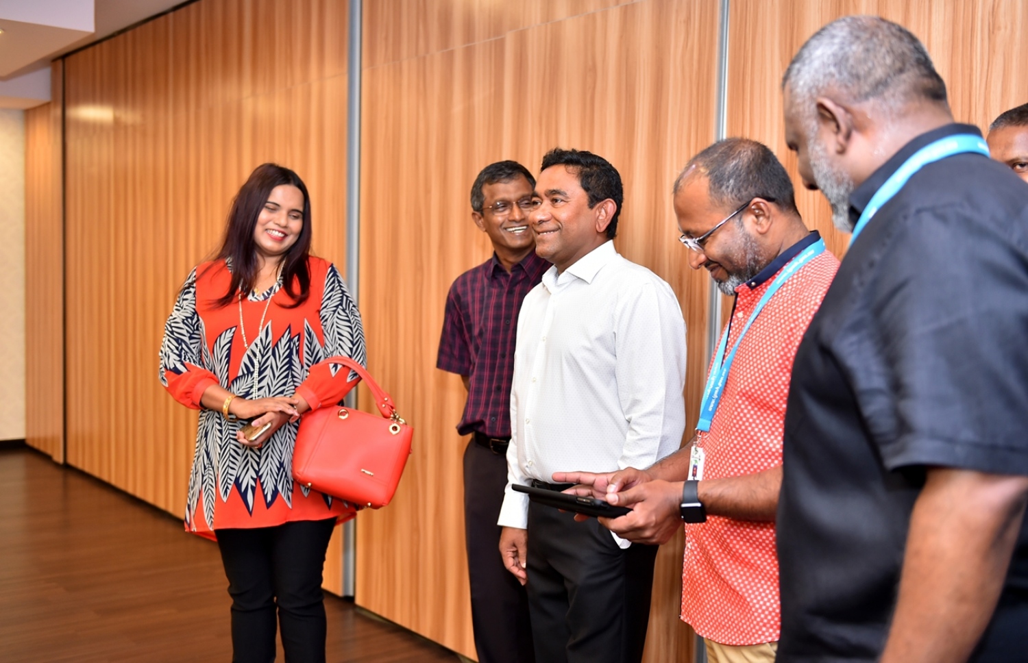 އައިޖީއެމްއެޗުގެ 25 ބުރީގެ އިމާރާތުގެ ބިންގާ އެޅުމުގެ ރަސްމިއްޔާތުގައި ރައީސާއި ހެލްތު މިނިސްޓަރު އަދި އައިޖީއެމްއެޗުގެ ބައެއް އިސް ވެރިން -- ފޮޓޯ: ރައީސް އޮފީސް