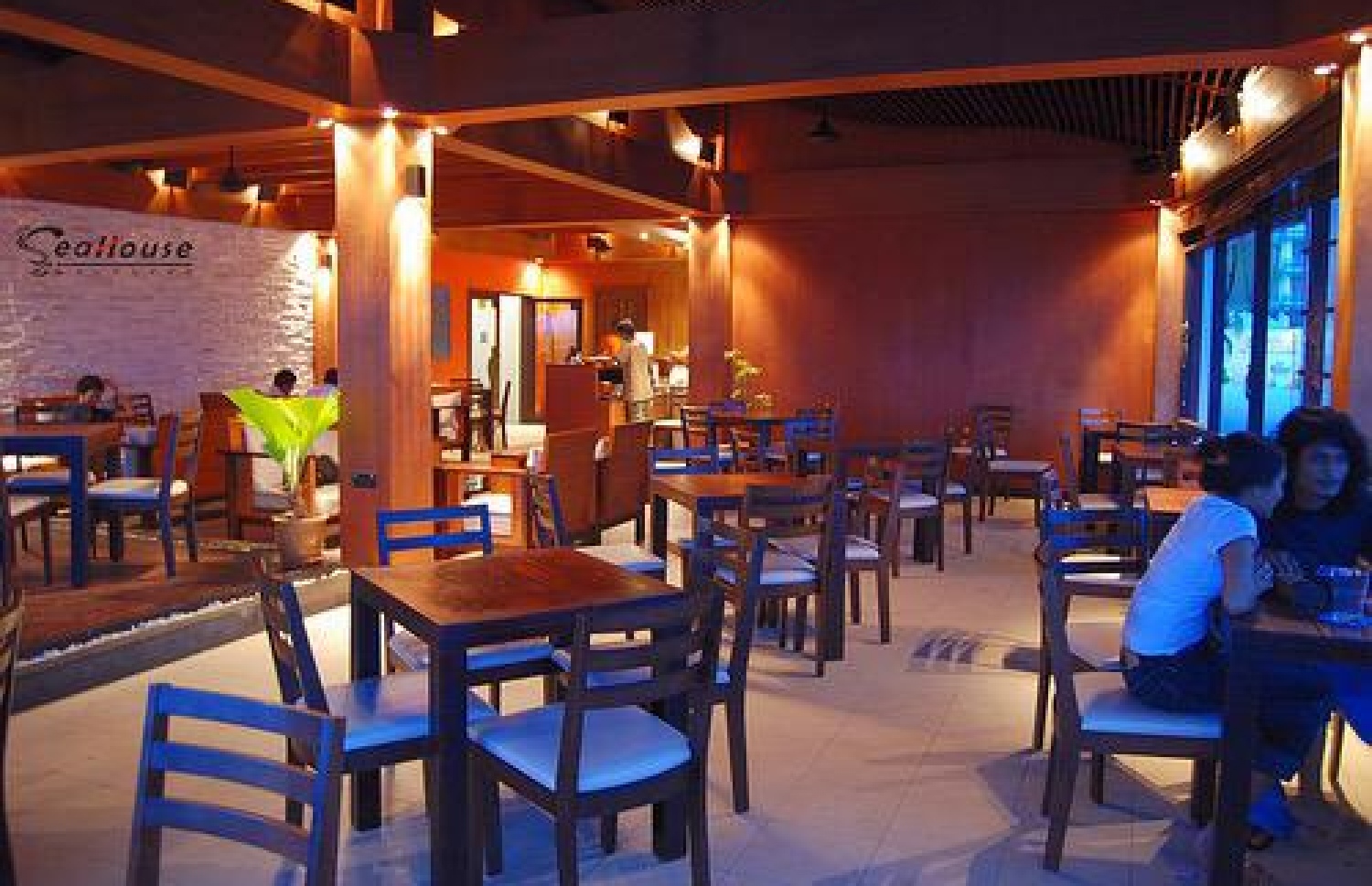 ސީހައުސް ކެފޭ. ސީހައުސްގެ މެނޫގައި ހިމަނާފައި ވަނީ ކަސްޓމަރުންނަށް އެންމެ ކަމުދާ ޑިޝްތައް. -- ފޮޓޯ: ޓްރިޕް އެޑްވައިޒާ