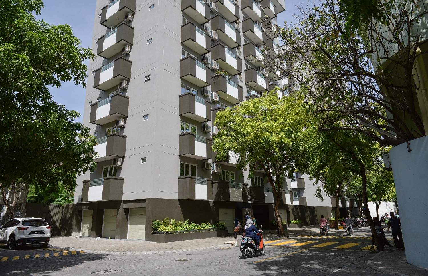 ރެހެންދި ފްލެޓު އިމާރާތް: މި ތަނުން ސަރުކާރަށް ލިބުނު ފްލެޓްތައް މިނިވަން މުއައްސަސާތަކުގެ ވެރިންނަށާއި ބައެއް ފަނޑިޔާރުންނަށް ދިނުމުގައި ކޮރަޕްޝަނެއް ނެތް. -- ފައިލް ފޮޓޯ މިހާރު