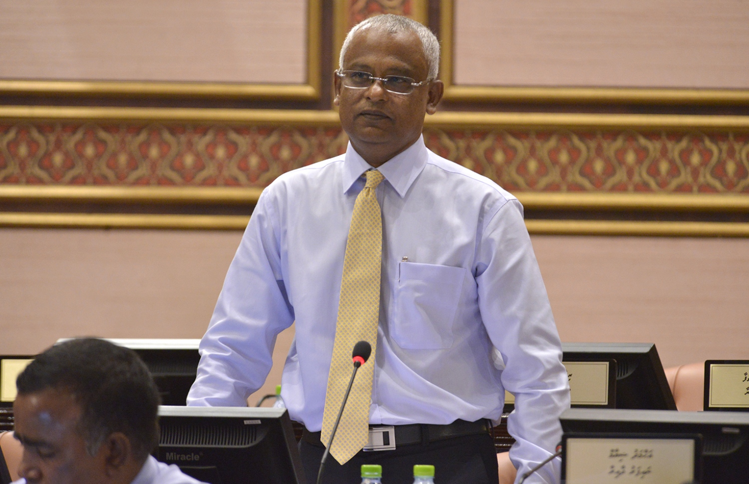 ރައްޔިތުންގެ މަޖިލީހުގެ ޖަލްސާއެއްގައި އިބޫ ވާހަކަ ދައްކަވަނީ. --ފޮޓޯ: ރައްޔިތުންގެ މަޖިލިސް