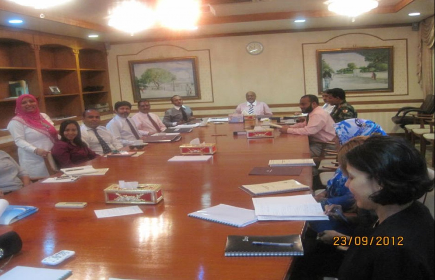 އޭޝިއާ ފައުންޑޭޝަނުން ތައްޔާރުކުރި ދިރާސާގެ ހޯދުންތައް، އޭރުގެ ނައިބު ރައީސް މުހައްމަދު ވަހީދުއްދީން އަށާއި ނޭޝަނަލް ޑްރަގް ކައުންސިލަށް ހުށަހަޅަނީ.