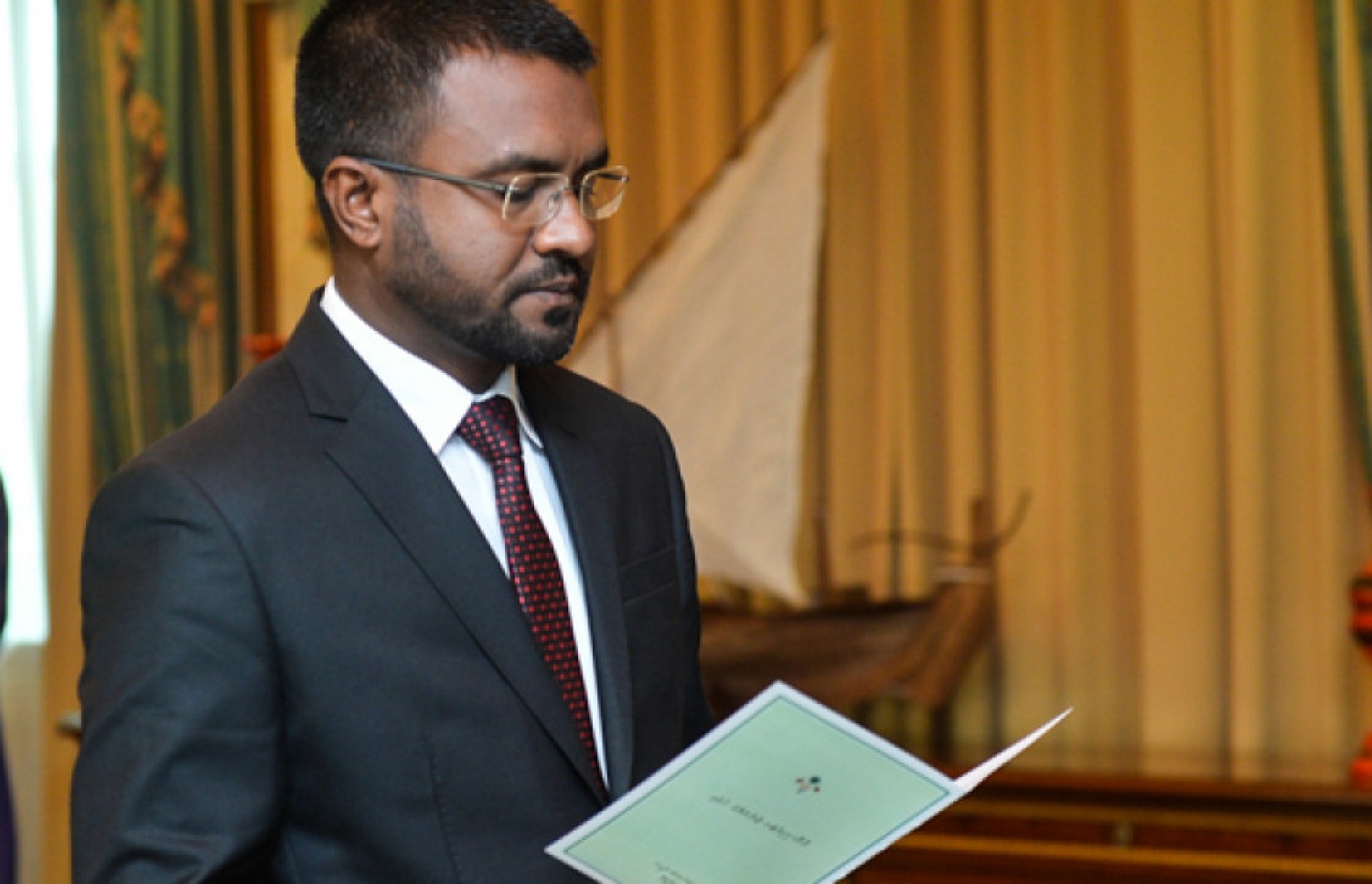 މުހުތާޒު ޕީޖީ ކަމުގެ ހުވާކުރައްވަނީ: ނަޝީދުގެ މައްޗަށް ދައުވާ އުފުލީ މުހުތާޒް