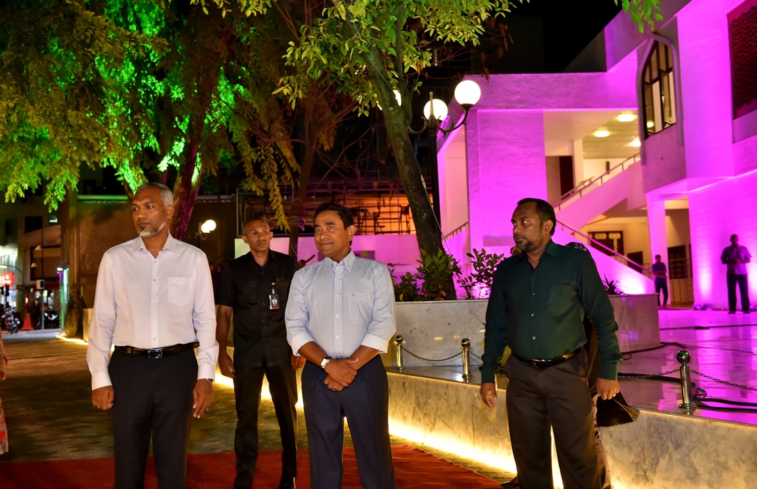 މާލެ: ޖޫން 9، 2016: އިސްލާމީ މަރުކަޒު މައިދާނުގައި މާބްލް ޖަހާފައިވާ ސަރަހައްދު  ހުޅުވުމަށާއި އަދި، 1437 ވަނަ އަހަރުގެ ރަމަޟާން މަސް އިހުޔާކުރުމުގެ ފުރަތަމަ ޖަލްސާގައި ބައިވެރިވެ ވަޑައިގަތުމަށް ރައީސް ޔާމިން ވަޑައިގަންނަވަނީ.- ފޮޓޯ: ރައީސް އޮފީސް