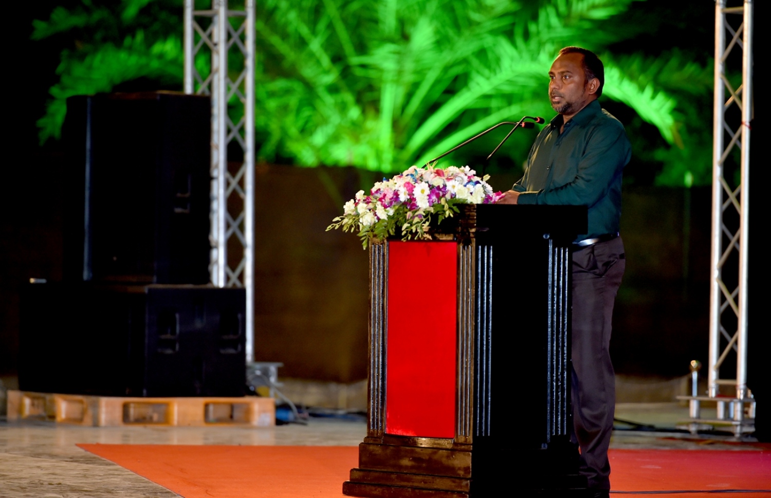 މާލެ: ޖޫން 9، 2016: އިސްލާމީ މަރުކަޒު މައިދާނުގައި މާބްލް ޖަހާފައިވާ ސަރަހައްދު  ހުޅުވުމަށާއި އަދި، 1437 ވަނަ އަހަރުގެ ރަމަޟާން މަސް އިހުޔާކުރުމުގެ ފުރަތަމަ ޖަލްސާގައި އިސްލާމިކް މިނިސްޓަރު އަހުމަދު ޒިޔާދު ބާގިރު ވާހަކަ ދައްކަވަނީ.- ފޮޓޯ: ރައީސް އޮފީސް