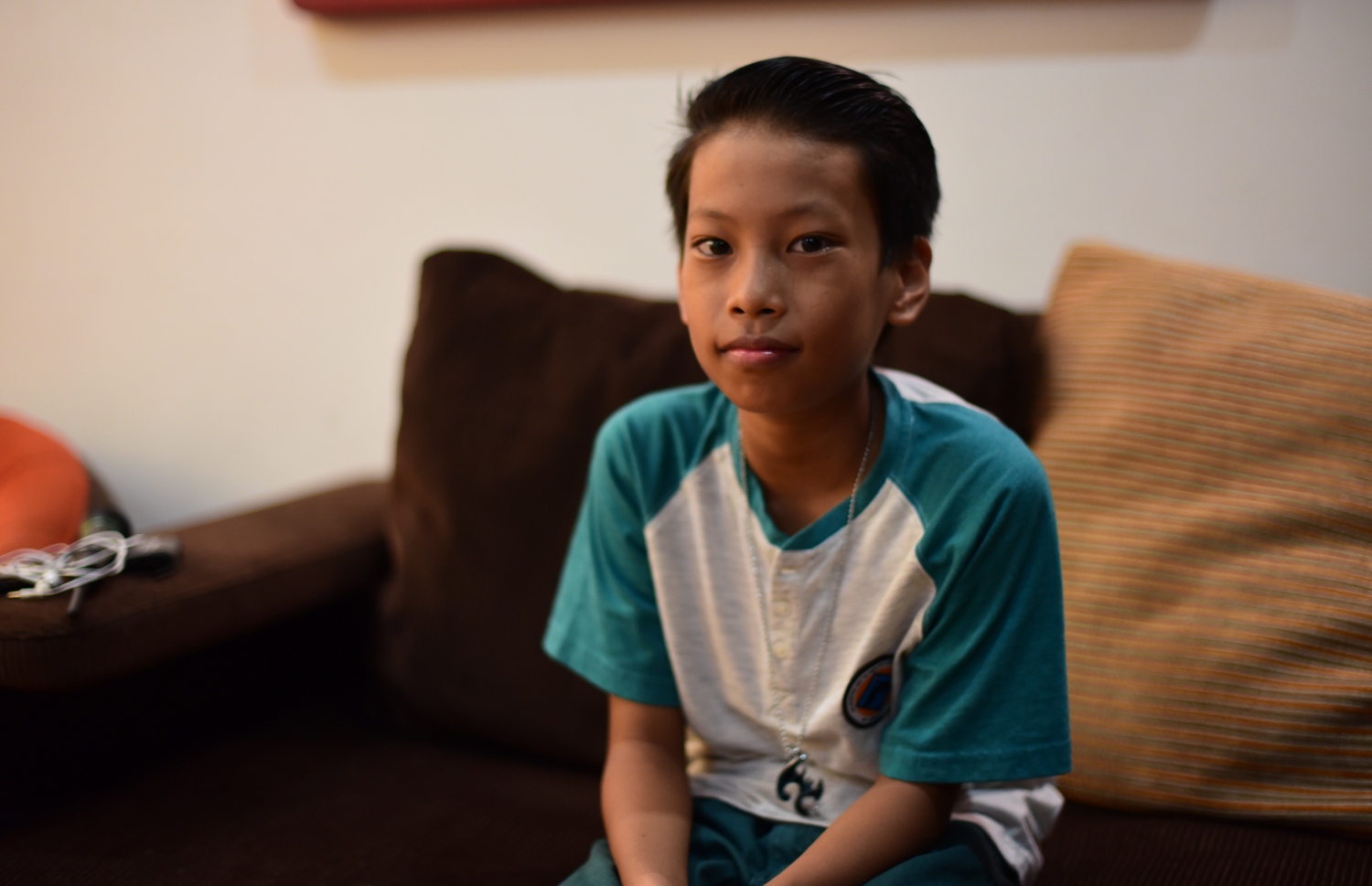 ސޫޖަލް އޭނާގެ ވާހަކަ "މިހާރު" އަށް ކިޔައިދެނީ: އޭނާ ގަވާއިދުން ނަމާދުކޮށް ގުރުއާން ކިޔަވައި -- ފޮޓޯ: ހުސެން ޝަޔާހު/ މިހާރު