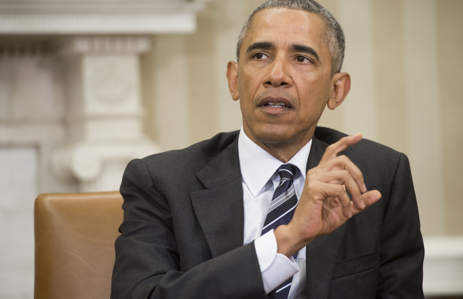 އޯލެންޑޯގައި ބަޑިޖެހި ހާދިސާއާ ގުޅޭ ގޮތުން ރައީސް ބަރަކް އޮބާމާ ވައިޓްހައުސްގެ އޯވަލް އޮފީހުގައި ވާހަކަ ދައްކަވަނީ. --ފޮޓޯ:އޭއެފްޕީ