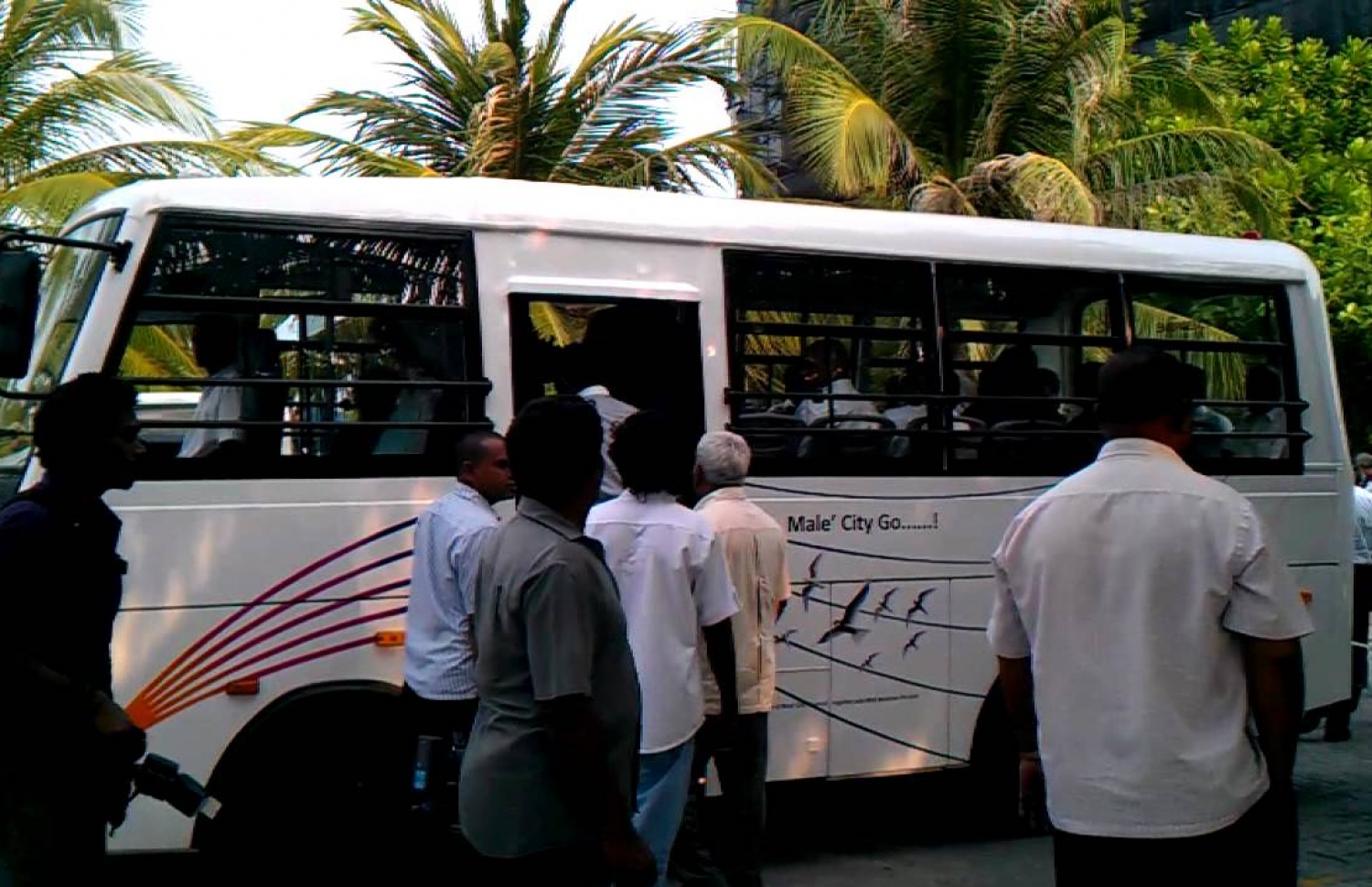 މާލޭގައި އެމްވީކޭއިން ދުއްވި ބަހަކަށް ބަޔަކު އަރަނީ: މި ހިދުމަތް މިހާރު ވަނީ ހުއްޓާލާފައި-- ފޮޓޯ: ސޯޝަލް މީޑިއާ