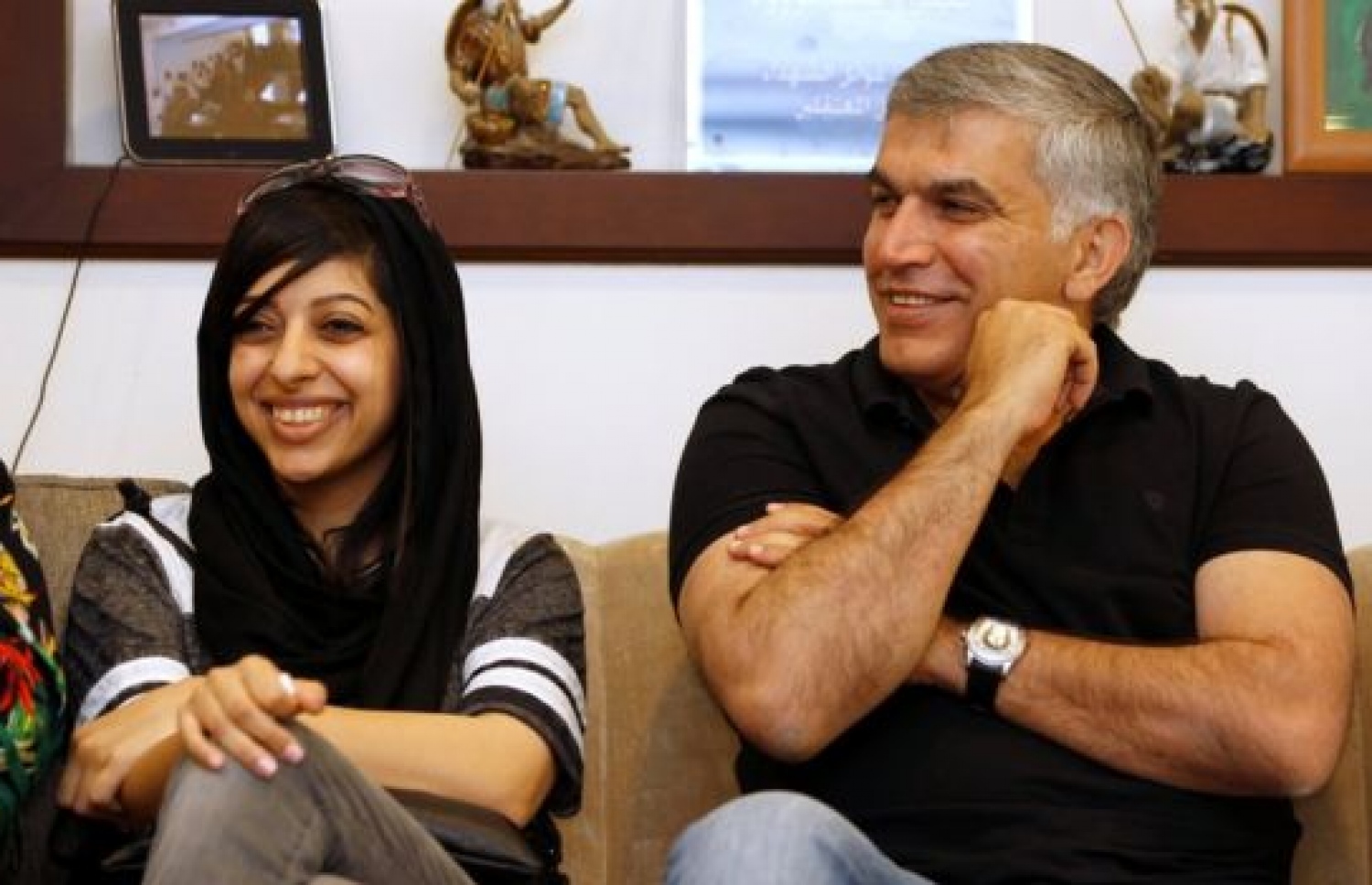 ބަހުރޭނުގައި އިންސާނީ ހައްގުތަކަށް މަސައްކަތް ކުރާ އެކްޓިވިސްޓެއް ކަމަށްވާ ޒައިނަބު މިދިޔަ ހަފުތާގައި ޑެންމާކަށް ފުރާފައިވާ އިރު އަނެއް އެކްޓިވިސްޓް ނަބީލް ވަނީ ހޯމަ ދުވަހު ހައްޔަރުކޮށްފައި.