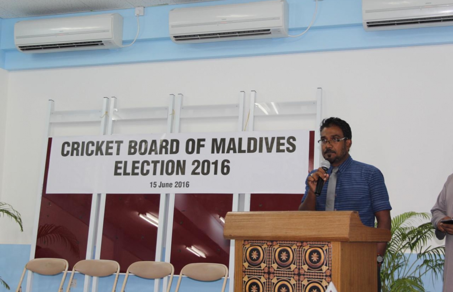 ކްރިކެޓް ބޯޑުގެ ރައީސް އަފްލާހް ޖަލްސާގައި ވާހަކަދައްކަނީ.