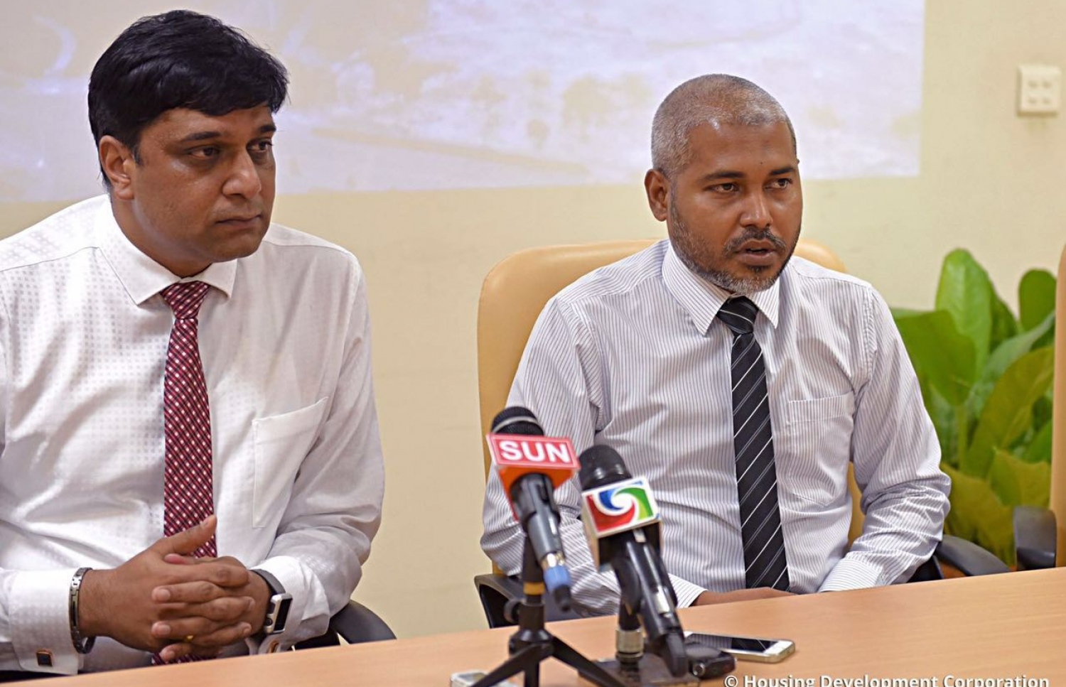 ހުޅުމާލޭގެ ބައެއް ސަރަހައްދުތަކުގައި ވައިފައިގެ ހިދުމަތް ހިލޭ ދިނުމުގެ އެއްބަސްވުމުގައި އުރީދޫއާ އެކު ސޮއިކުރެއްވުމަށް ފަހު އެޗްޑީސީގެ އެމްޑީ ސައިމަން ވާހަކަަދައްކަވަނީ.-- ފޮޓޯ: އެޗްޑީސީ