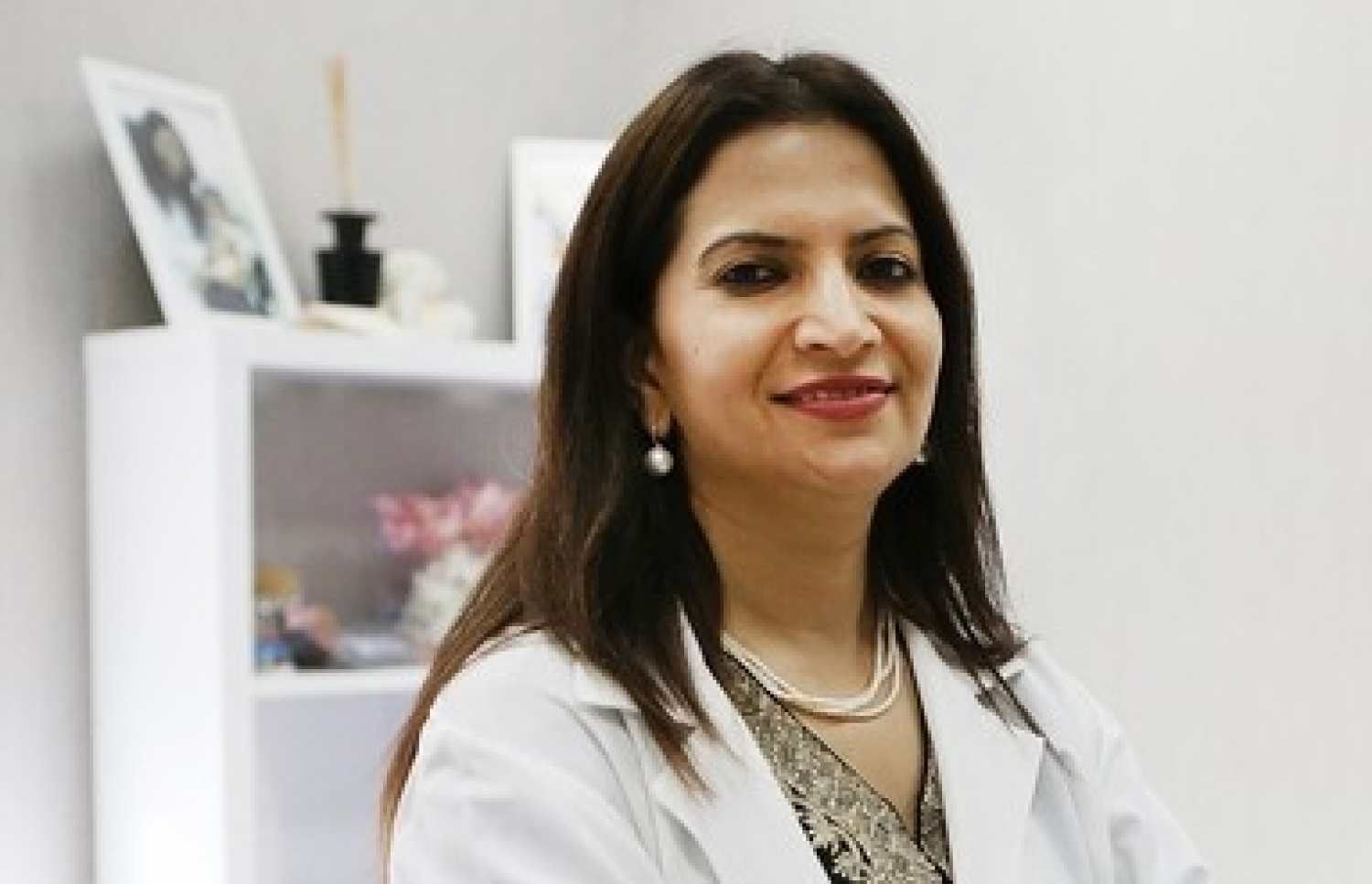 ޑރ. މޮނިކާ ޗައުލާ