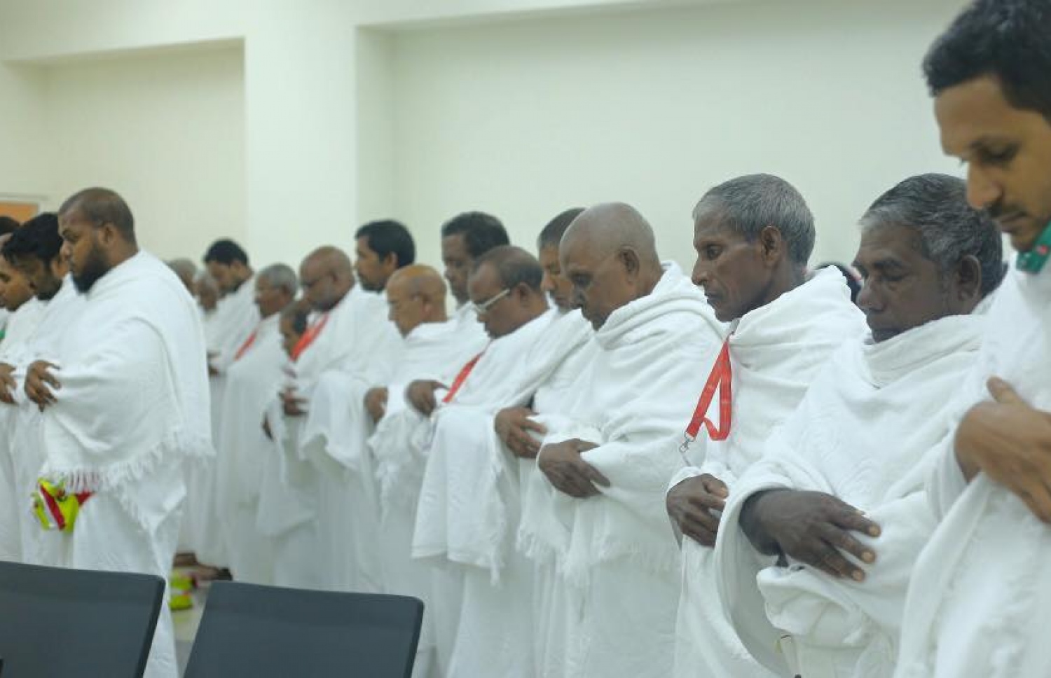 ހައްޖު ކޯޕަރޭޝަންގެ ހަވާލުގައި މިދިޔަ އަހަރު ހައްޖަށް ދިޔަ ބަޔަކު. - ފޮޓޯ: ހައްޖު ކޯޕަރޭޝަން