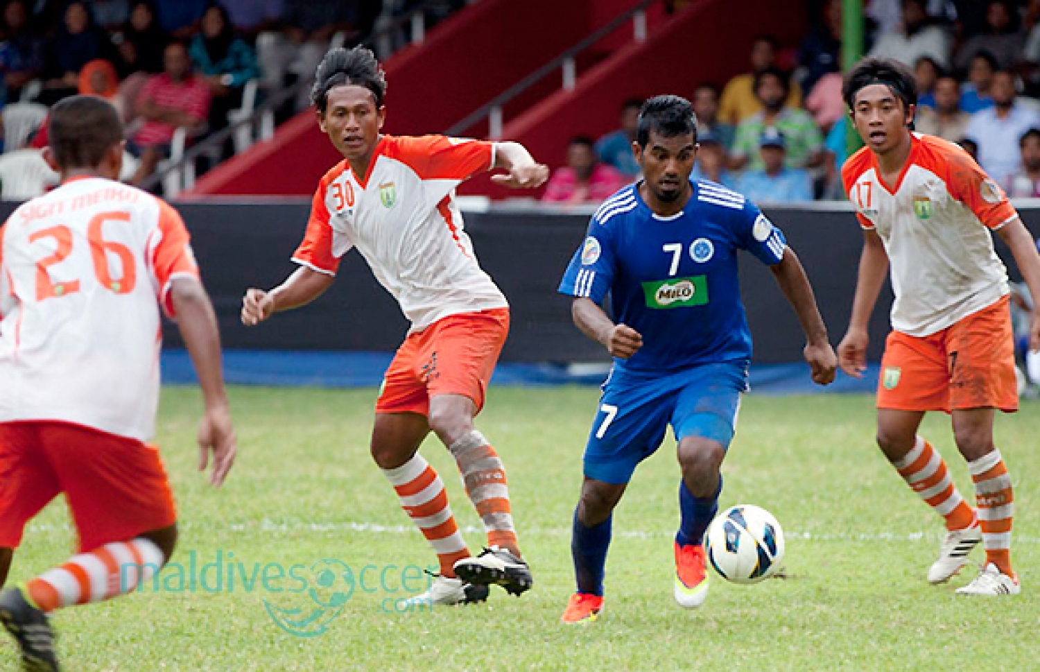 2013 ވަނަ އަހަރުގެ އޭއެފްސީ ކަޕުގައި ނިއު ކުޅުނީ: އެ އަހަރު ނިއު ކުޅޭ މެޗުތަކަށް ގިނަ އަދަދަކަށް ސަޕޯޓަރުން ވަދޭ. --ފޮޓޯ: މޯލްޑިވްސޮކާ