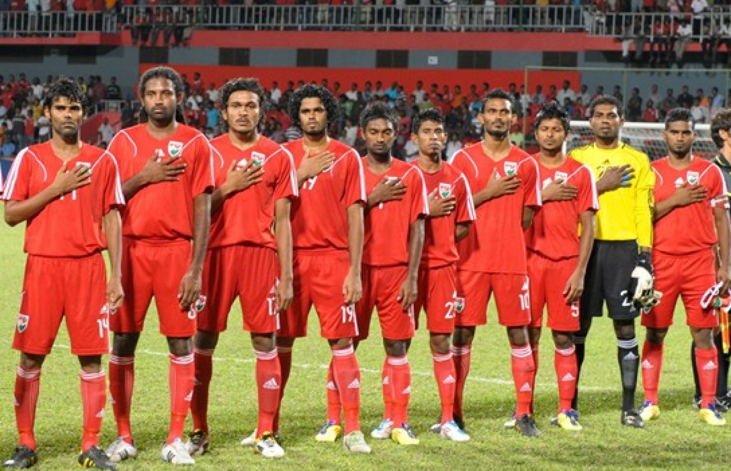 2009 ވަނަ އަހަރު ގައުމީ ޓީމު އެކުވެރިކަމުގެ މެޗެއް ކުޅެން ތައްޔާރުވެފައި: ގައުމީ ޓީމުގެ މެޗުތަކަށް ވެސް ވަންނަ ސަޕޯޓަރުންގެ އަދަދު މިހާރު ވަނީ މަދުވެފައި. --ފޮޓޯ: ސްޕޯޓްސްކީޑާ