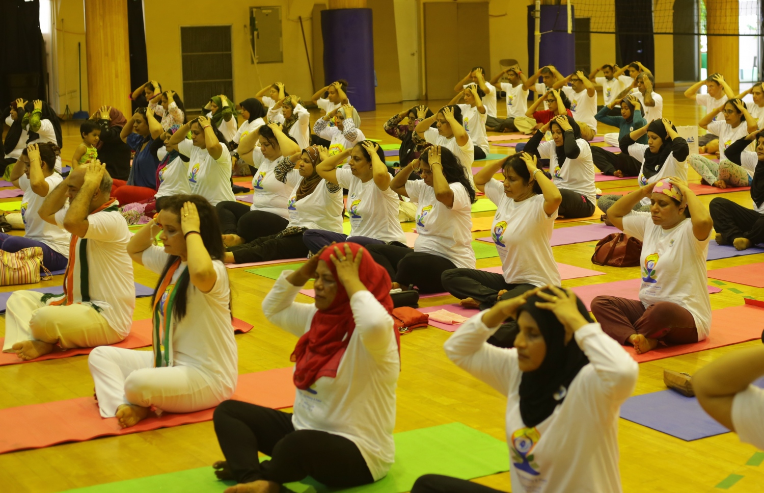 އިންޓަނޭޝަނަލް ޔޯގާ ދުވަސް ފާހަގަކުރުމަށް މިއަދު ބޭއްވި ހަރަކާތުގެ ތެރެއިން. ފޮޓޯ: އިންޑިއަން ހައުކޮމިޝަން