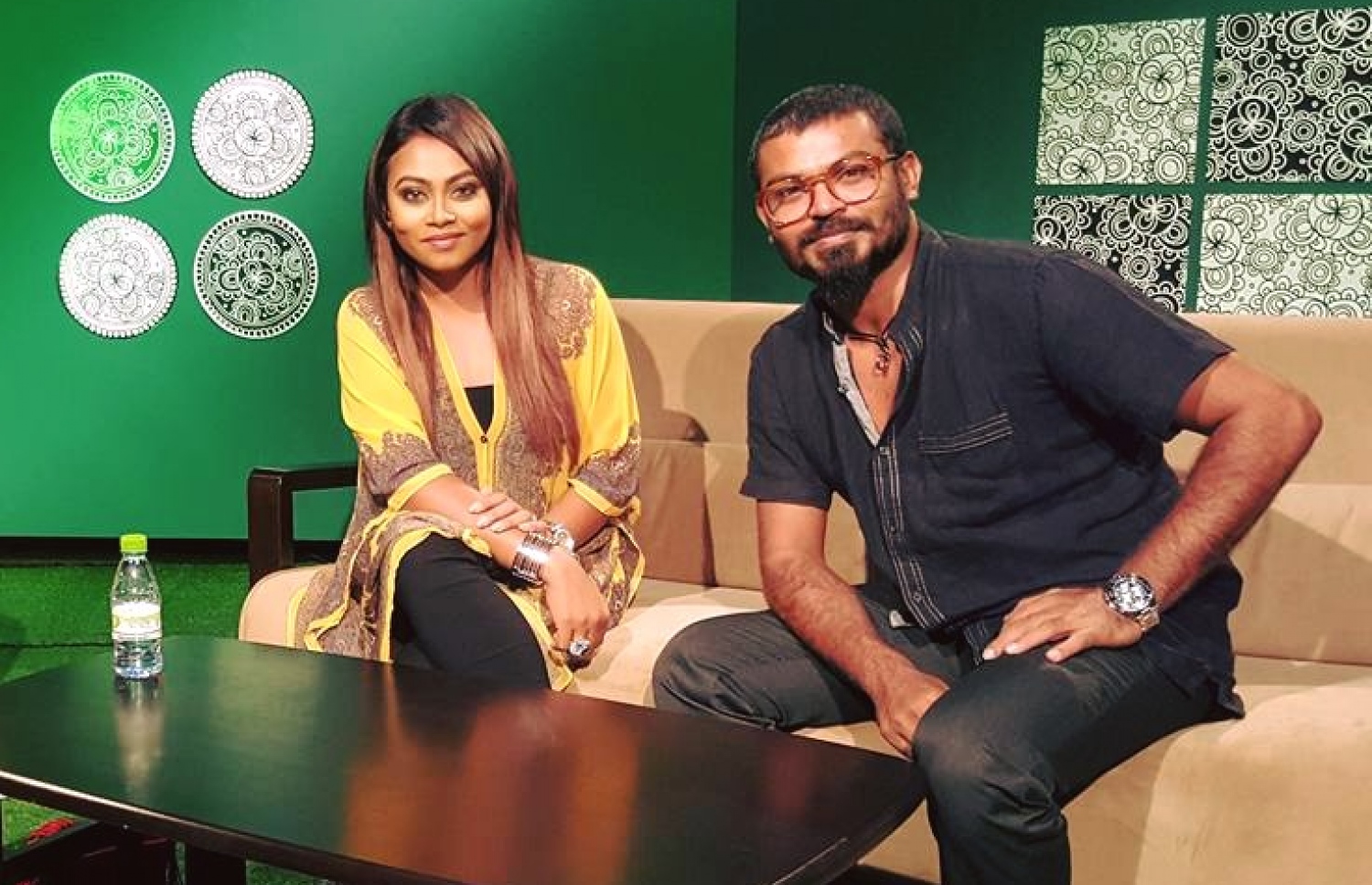 ރިޝްމީ އާއި ރަވީ "ސެލެބްރިޓީ ޓައިމް" ގައި: ދެ މީހުން މިހާރު ތިބީ ހުސްކޮށް.