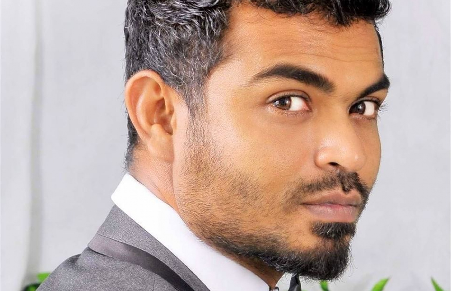 ރަވީ: ދެވަނަ ކައިވެނި ވެސް ރޫޅި އޭނާ ވެސް މިހާރު ހުރީ ހުސްކޮށް.