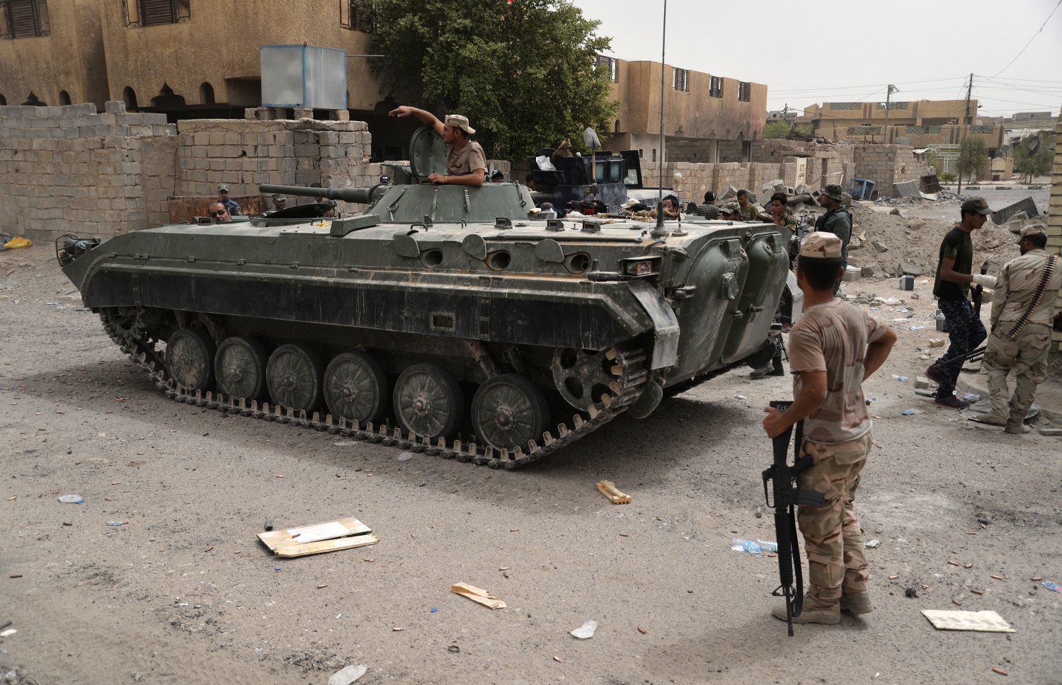 ފައްލޫޖާގެ މެދުތެރޭގެ ހިސާބުތަކުގައި އިރާގު ސިފައިން ހަރަކާތްތެރި ވަނީ. --ފޮޓޯ:އޭއެފްޕީ