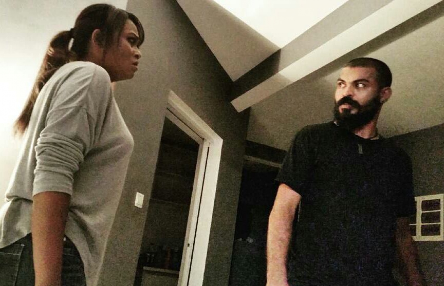 ފިލްމް "ވިޝްކާ" ގެ މަންޒަރެއްގައި ރިޝްމީ އާއި ރަވީ.