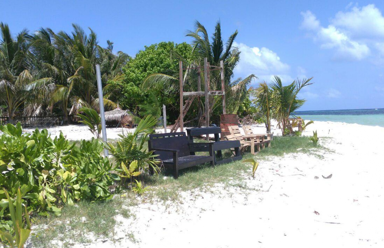 ގެމަނަފުށީ ބީޗު.