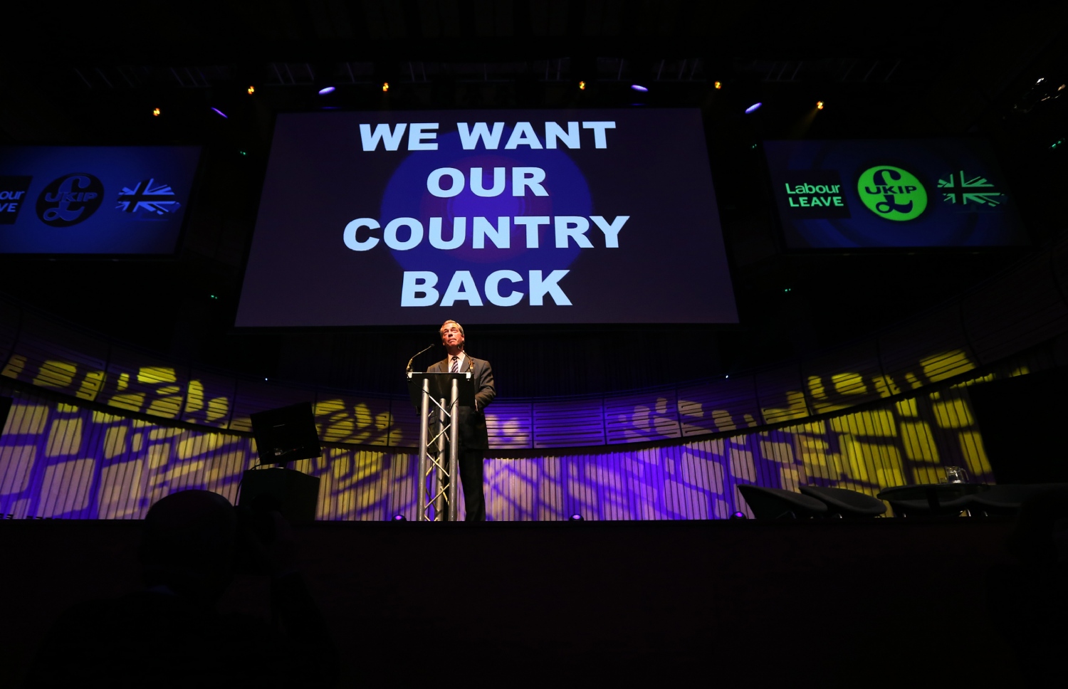 އިނގިރޭސި ވިލާތް އީޔޫ އިން ވަކިވުމާ ބެހޭ ގޮތުން ޔޫކޭ އިންޑިޕެންޑެންޓް ޕާޓީގެ ލީޑަރު ވާހަކަ ދައްކަވަނީ.. --ފޮޓޯ:އޭއެފްޕީ