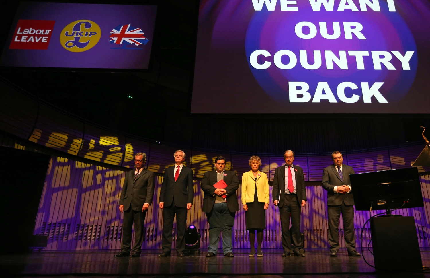 އިނގިރޭސި ވިލާތް އީޔޫ އިން ވަކިވުމާ ބެހޭ ގޮތުން ޔޫކޭ އިންޑިޕެންޑެންޓް ޕާޓީން ކެމްޕޭން ކުރަނީ. --ފޮޓޯ:އޭއެފްޕީ