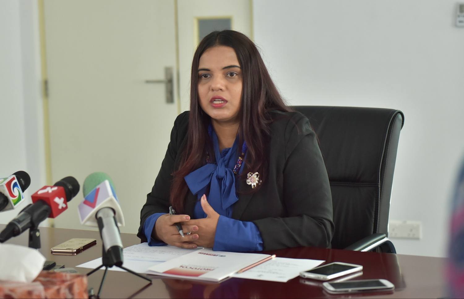 މިއަދުގެ ބައްދަލުވުމުގައި ހެލްތު މިނިސްޓަރު އިރުތިޝާމް ވާހަކަދައްކަވަނީ --މިހާރު ފޮޓޯ:މުހައްމަދު ޝަރުހާން