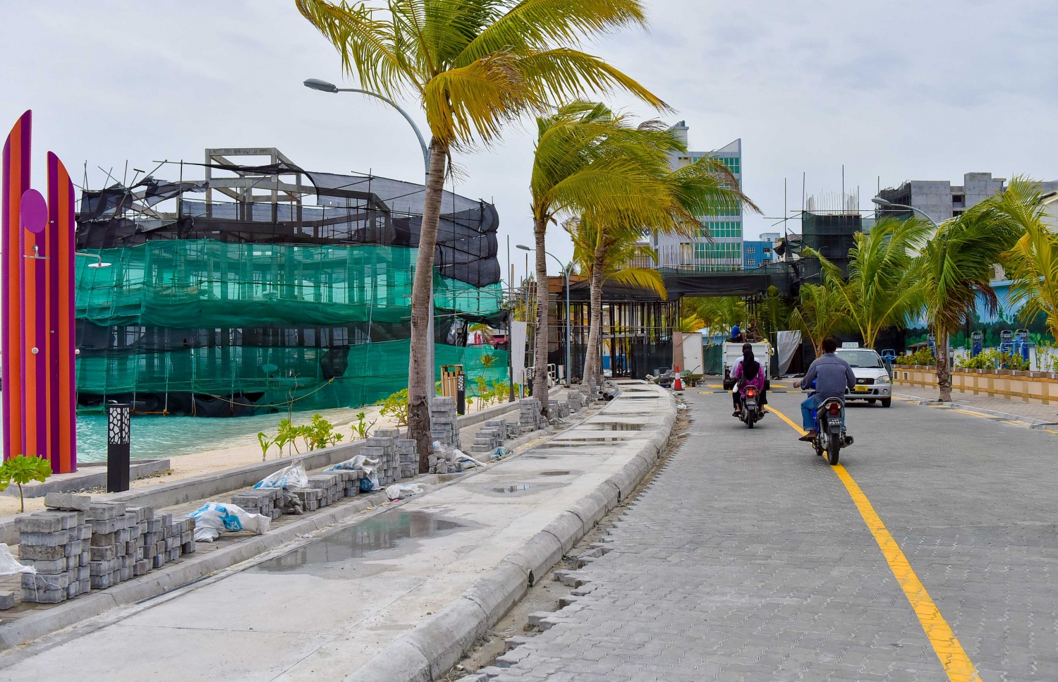 ރަސްފަންނުގައި ހަދާ ދުވާ ޓްރެކް: މިތަނުގެ ދިގު މިނުގައި 700 މީޓަރު ހުންނާނެ. --ފޮޓޯ: މުހައްމަދު ޝަރުހާން/ މިހާރު