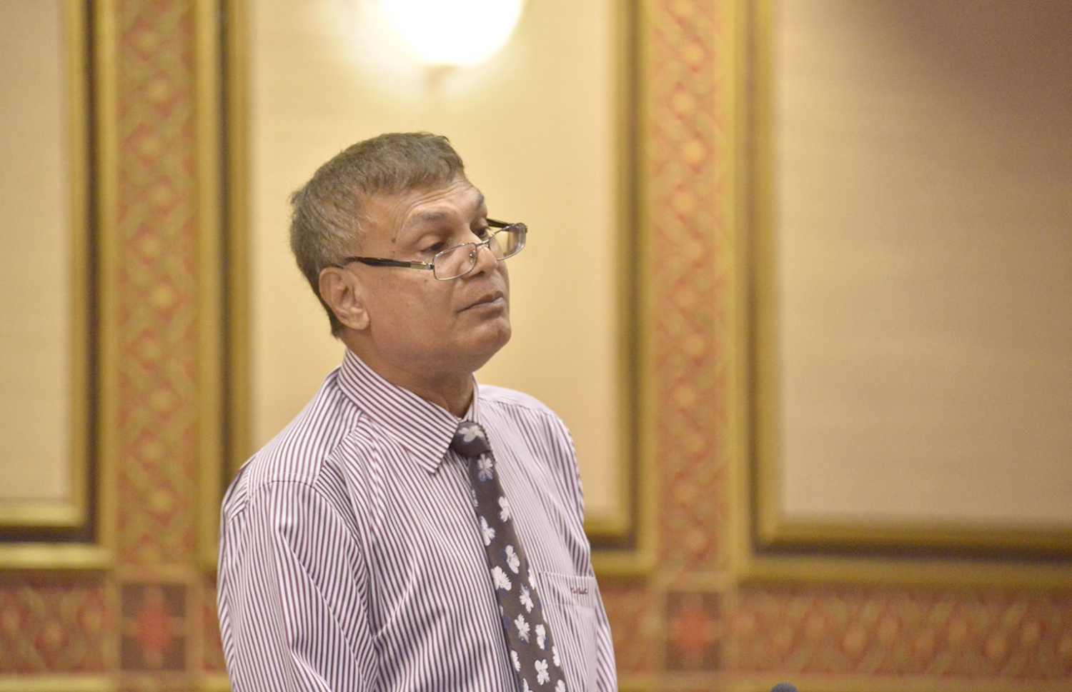 މަރަދޫ ދާއިރާގެ މެމްބަރު އިބްރާހިމް ޝަރީފް މަޖިލީހުގެ ޖަލްސާއެއްގައި ވާހަކަ ދައްކަވަނީ. މި އިސްލާހަށް އެންމެ ބޮޑަށް ފާޑު ވިދާޅުވި އެއް މެމްބަރަކީ ޝަރީފް. - ފޮޓޯ: މަޖިލިސް