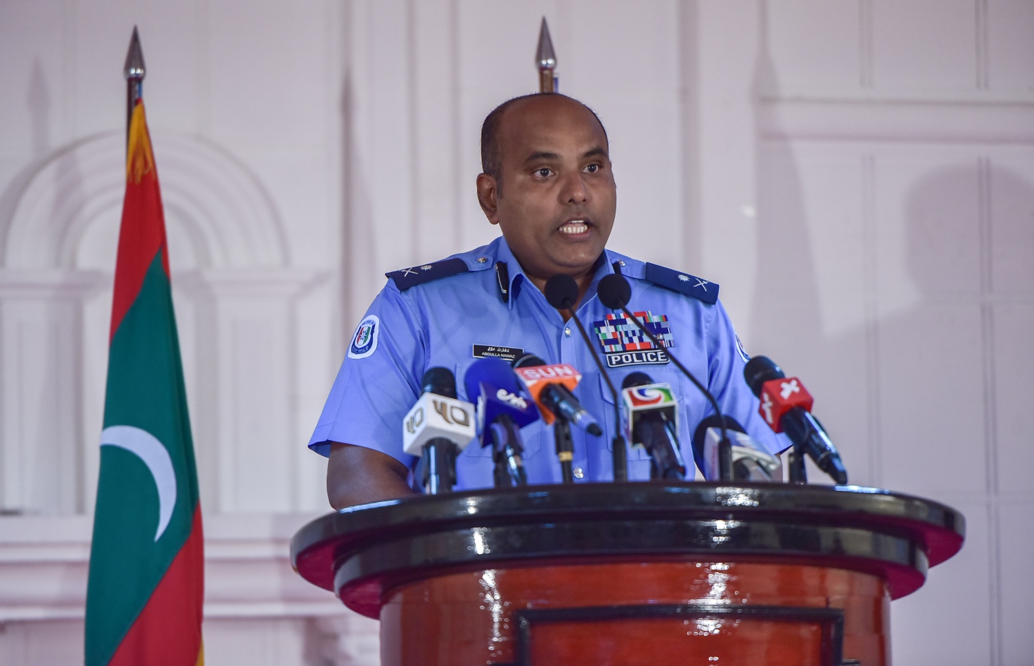 ފުލުހުން ބޭއްވި ނިއުސް ބްރީފިންގައި އެސިސްޓެންޓް ކޮމިޝަނަ އޮފް ޕޮލިސް ނަވާޒް ވާހަކަ ދައްކަވަނީ.---ފޮޓޯ: މުހައްމަދު ޝަރުހާން/މިހާރު