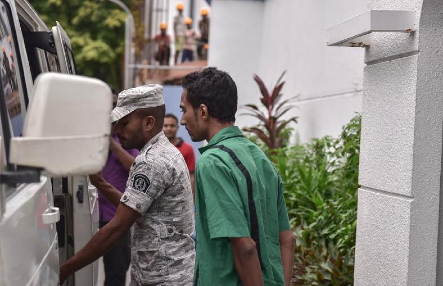 މިއަދުގެ އަޑުއެހުމަށް ފަހު ނަބީލް ކޯޓުން ނެރެގެން ގެންދަނީ: އޭނާގެ ފަރާތުން އެދެނީ މައްސަލަ އަލުން ބަލަން އަމުރުކޮށްދޭން --ފޮޓޯ/މިހާރު