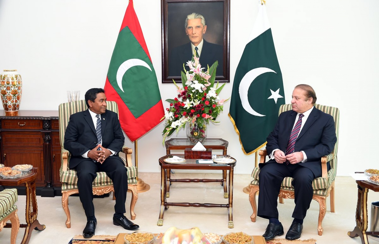 ރައީސް ޔާމީން މިދިޔަ އަހަރު ޕާކިސްތާނަށް ކުރެއްވި ދަތުރުފުޅުގައި އެ ގައުމުގެ ބޮޑުވަޒީރު ނަވާޒް ޝަރީފާ ބައްދަލުކުރައްވަނީ.-- ފައިލް ފޮޓޯ: ރައީސް އޮފީސް