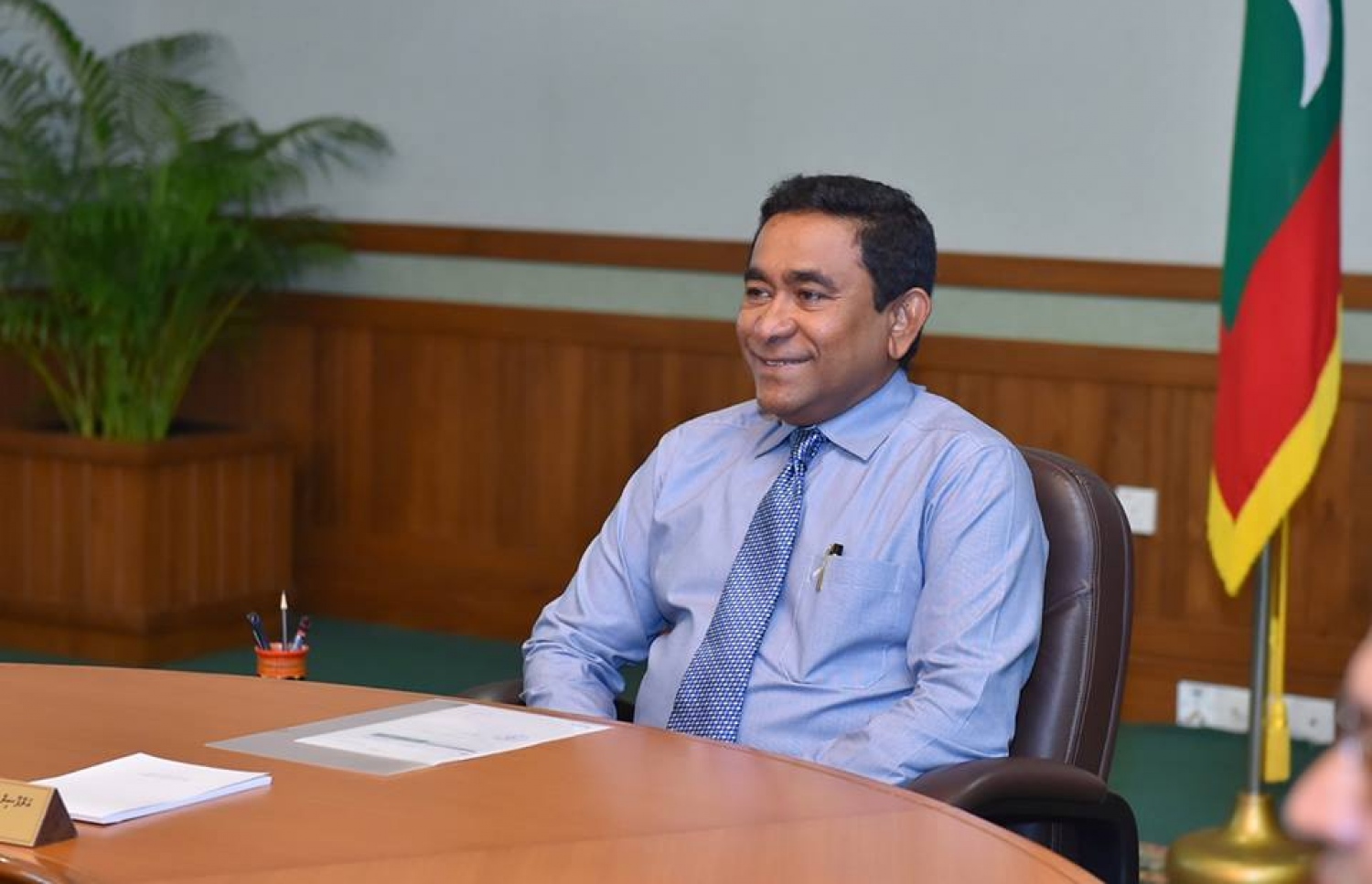 ޖޫން 22، 2016، މާލެ: ކެބިނަޓަށް ބައެއް ވަޒީރުން އައްޔަން ކުރެއްވުމަށް ފަހު، ރައީސް ޔާމީން އެމަނިކުފާނުގެ ކެބިނެޓާ ބައްދަލު ކުރައްވަނީ. --ފޮޓޯ ރައީސް އޮފީސް