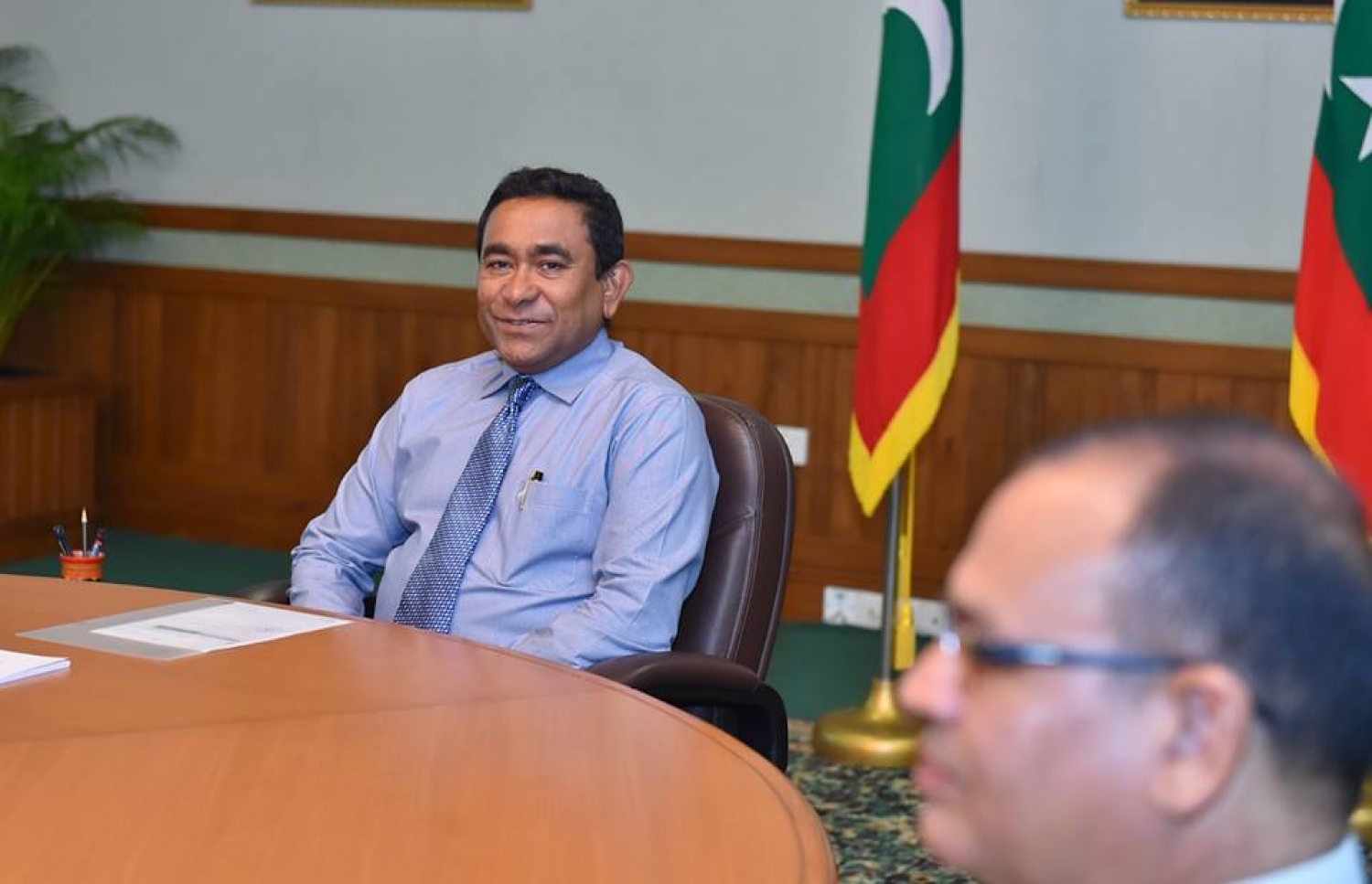 ރައީސް ޔާމީން ކެބިނެޓް ބައްދަލުވުމެއްގައި: އައިއެންއައިއޭ އިން ފުރާ ދިވެހިންގެ އަތުން އޭޑީސީ ނަގަން މަޖިލިހުން ފާސްކުރީ އެމަނިކުފާނު ބޭނުންފުޅުވި ގޮތާ ހިލާފަށް.---ފައިލް ފޮޓޯ: ރައީސް އޮފީސް